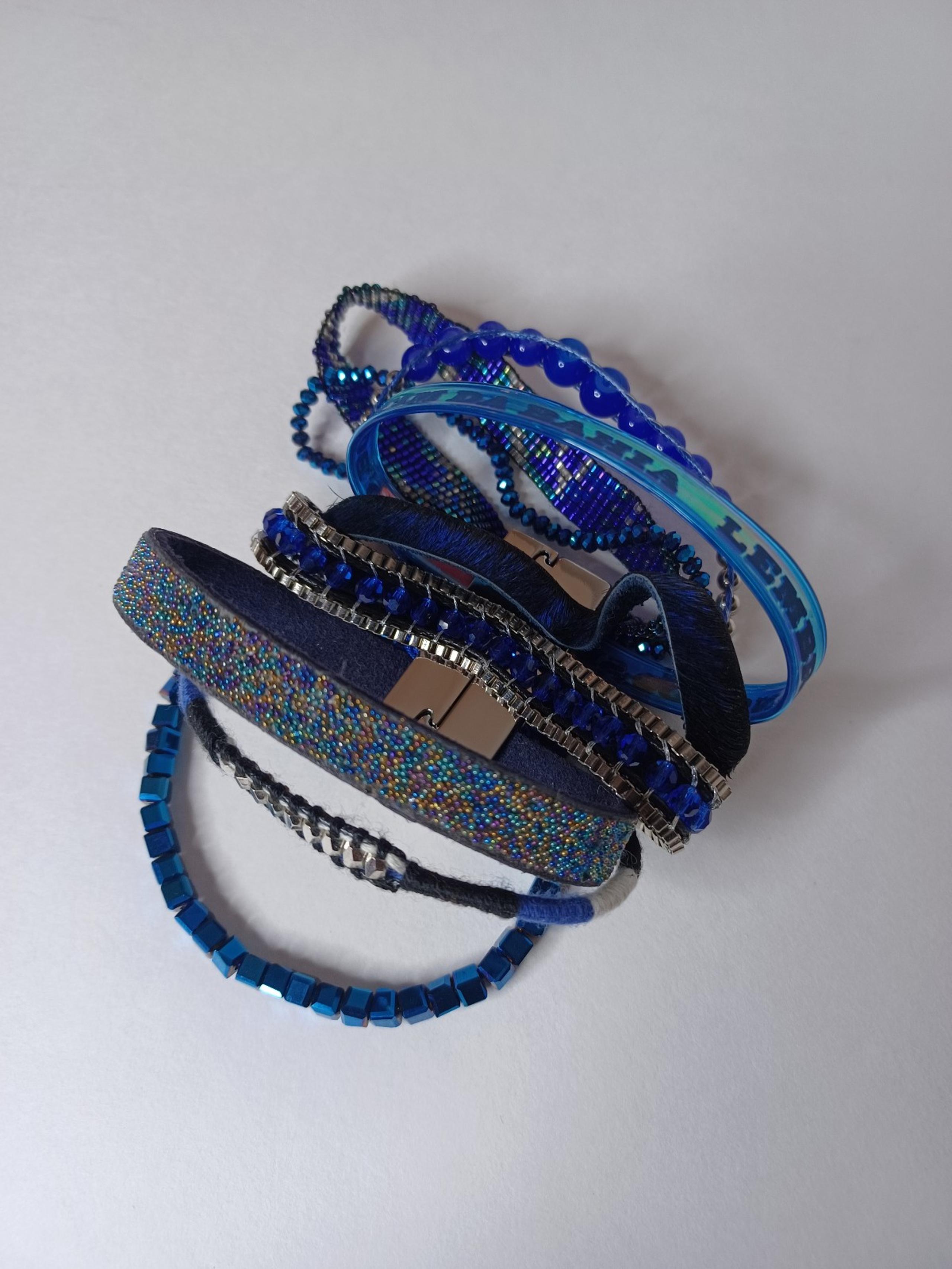 Hipanema Blue Multi-Strand MAGNETIC Bracelet