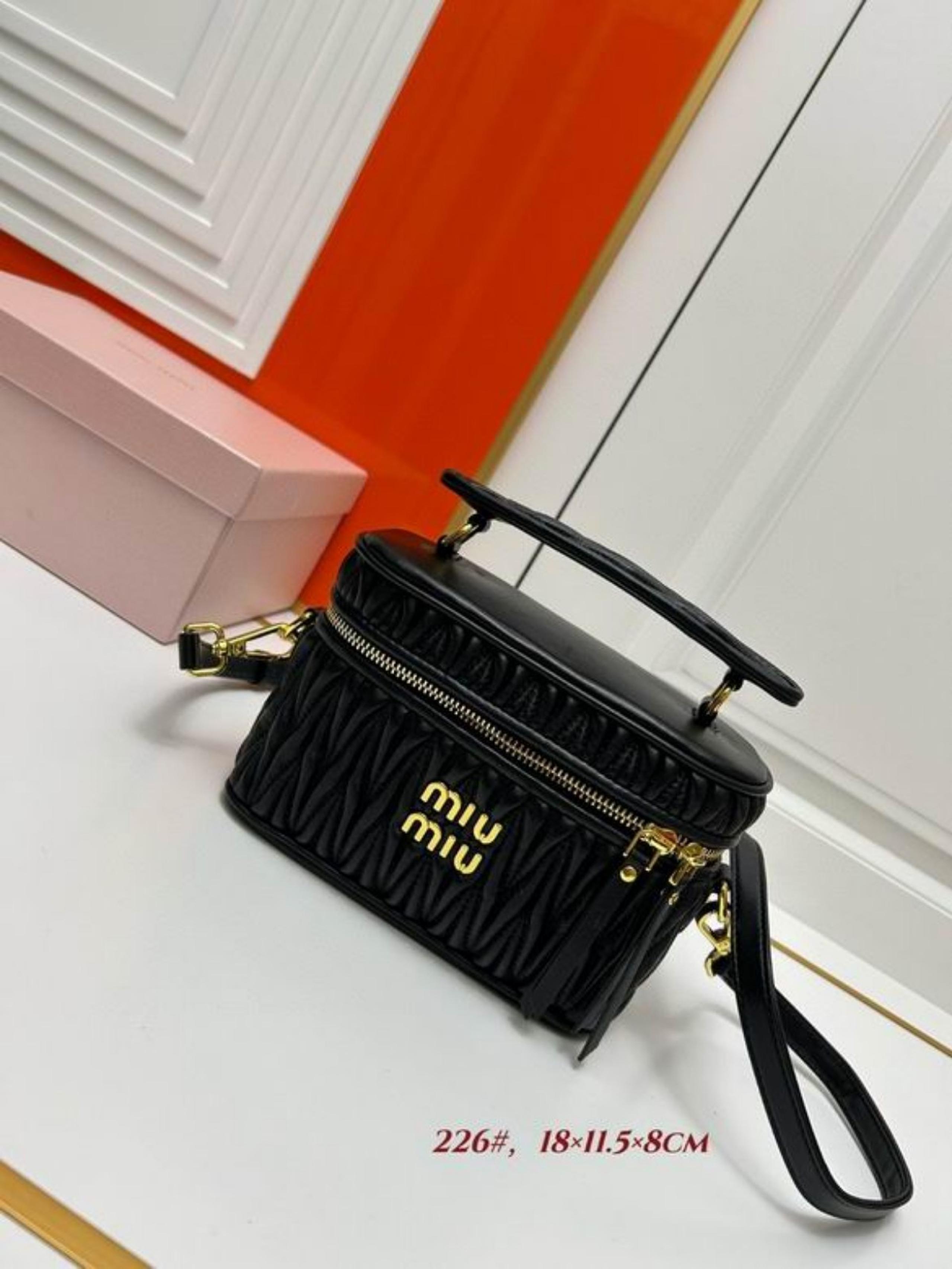Black Nappa Leather Shoulder Bag 5BH226 18X11.5X8cm