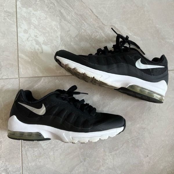 Women's Nike Air Max Invigor Black White Size 7.5