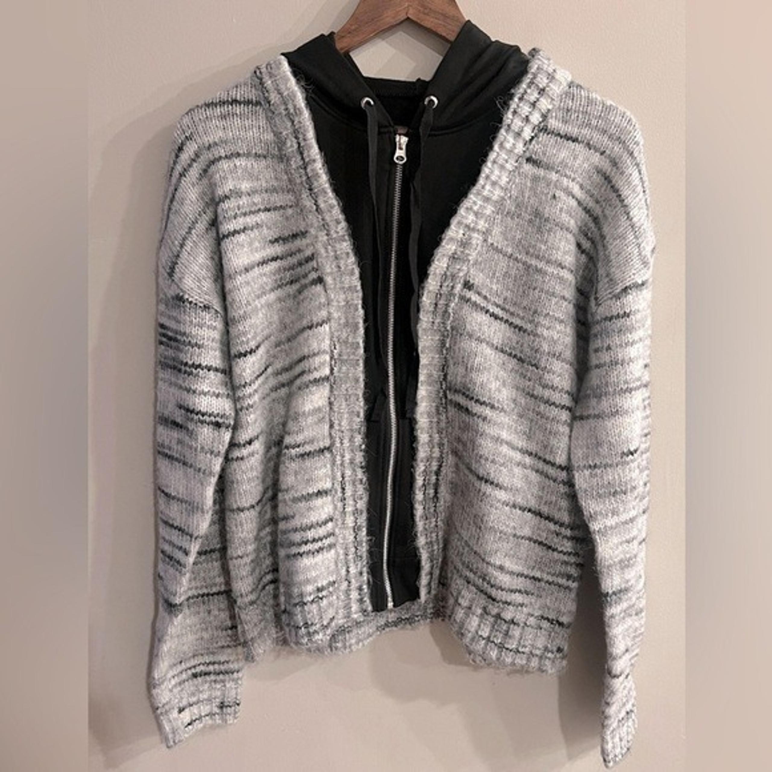 CENTRAL PARK WEST Women Gray & Black Mixed Media Chunky Knit Full Zip Sweater