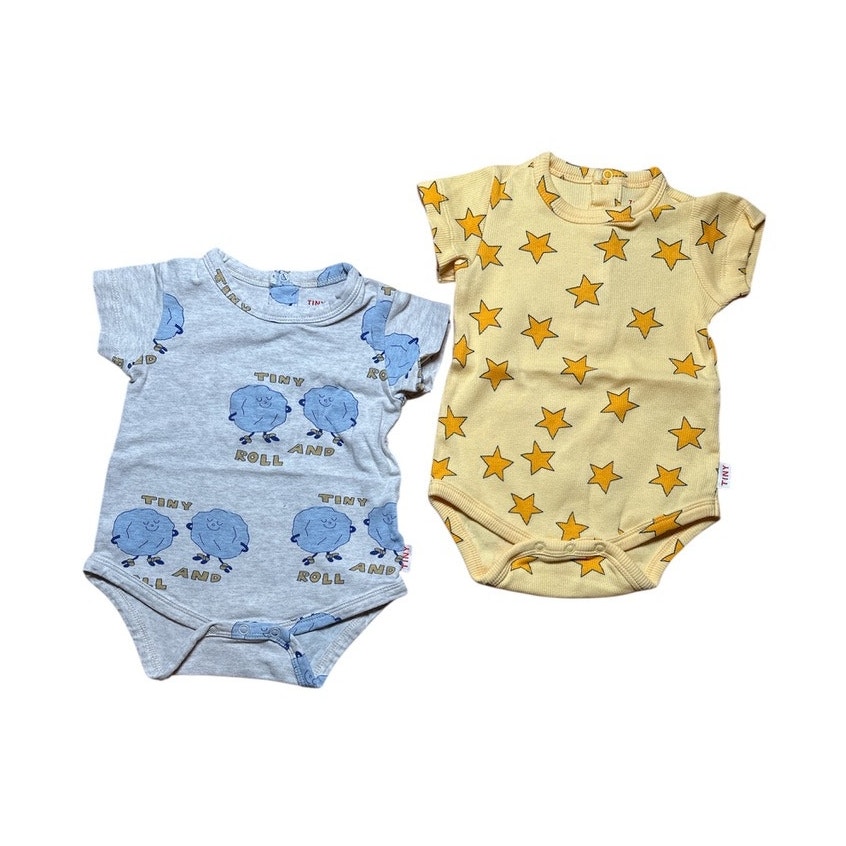 Tiny Cottons | Lot of 2 Short Sleeve Bodysuits w Back Snaps Stars + Tiny Roll 6m