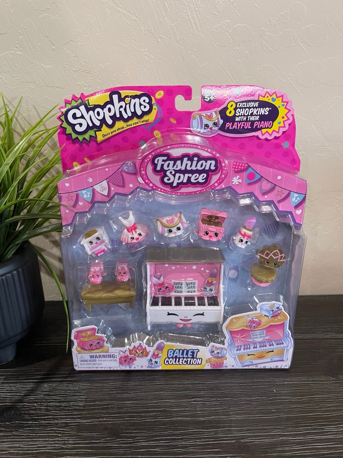 Shopkins Ballet Collection Playful Piano.  8 exclusives Shopkins.