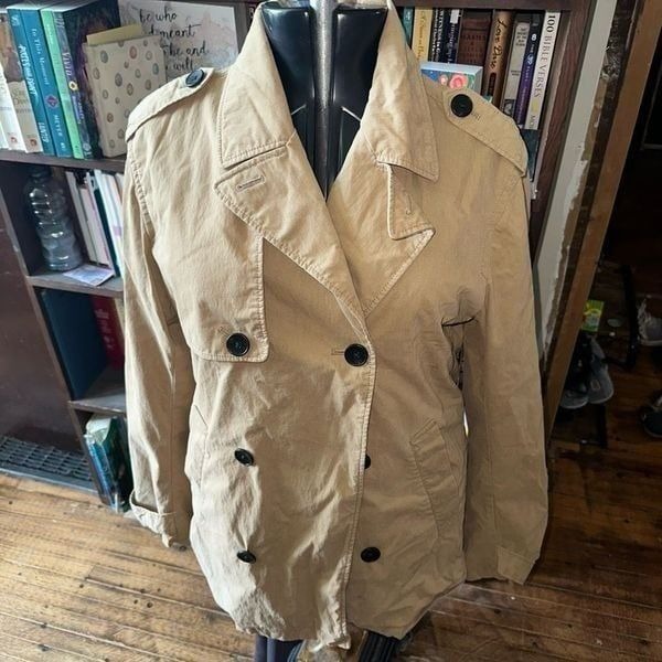 Gap tan double breasted classic minimalist Parisian coat