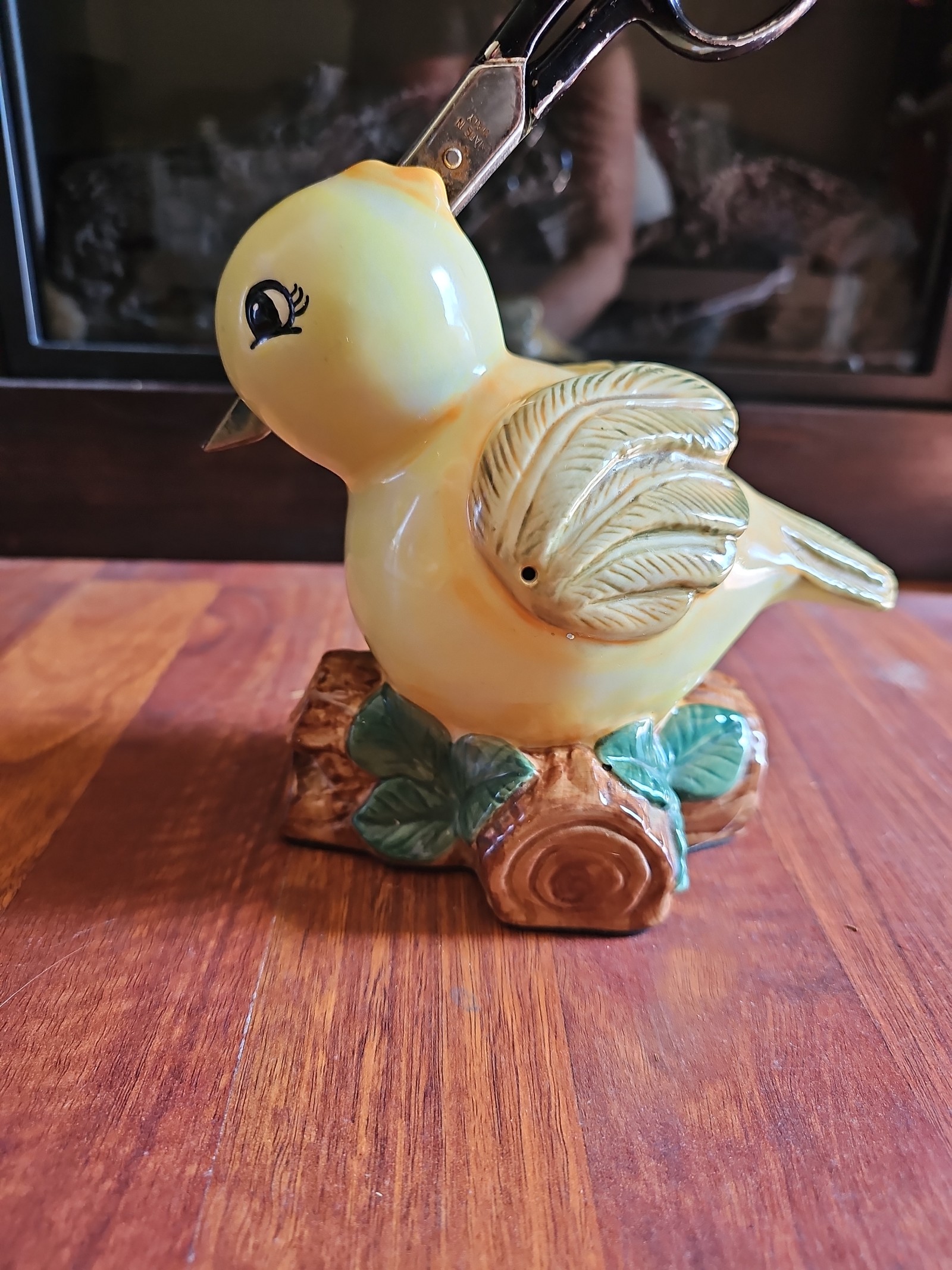Vintage ceramic scissor and thread holder