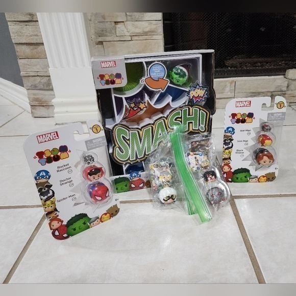 Marvel Tsum Tsum Comic Box Display and 12 Toy Figures new!!