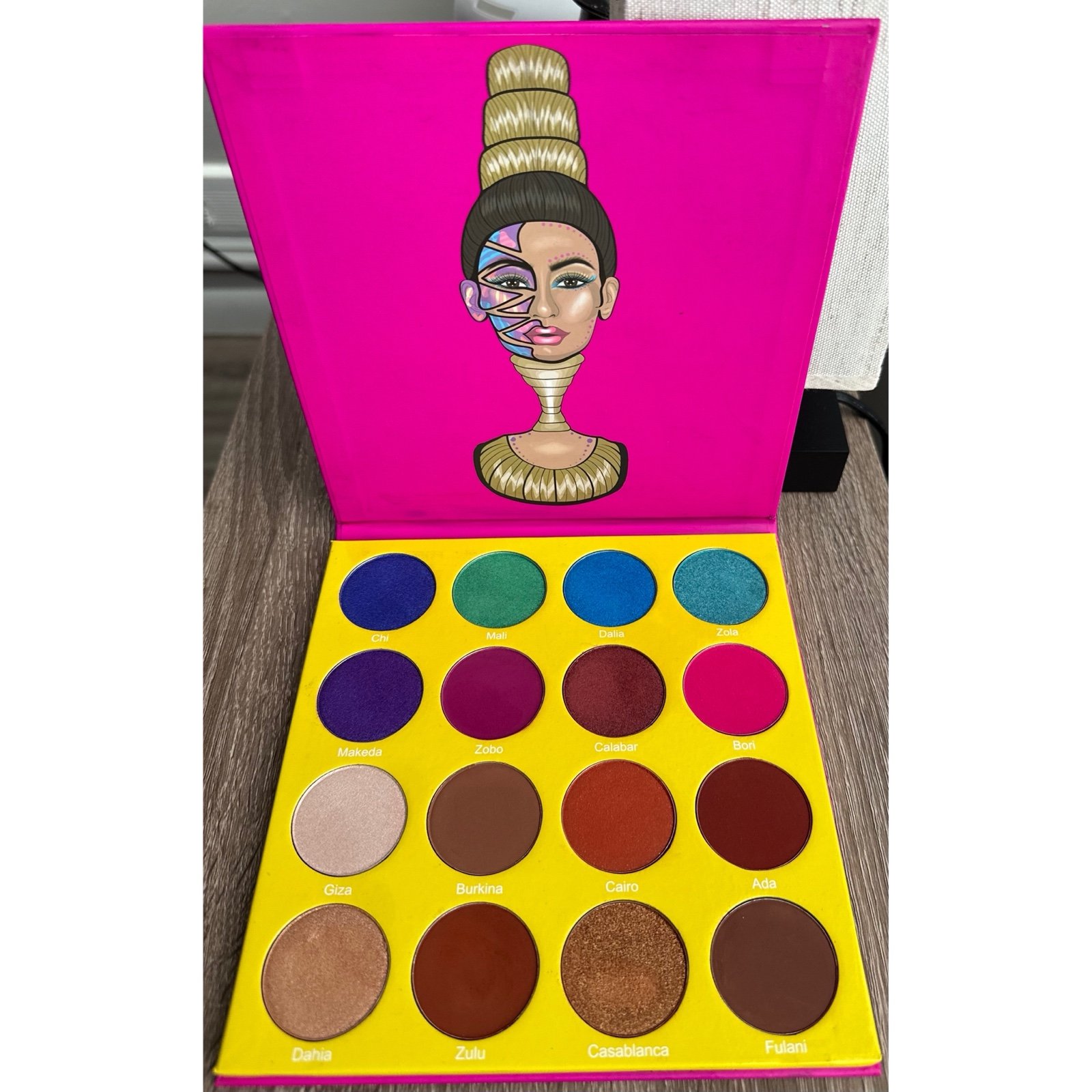 Like New! Juvia’s Place The Masquerade Large Eyeshadow Palette