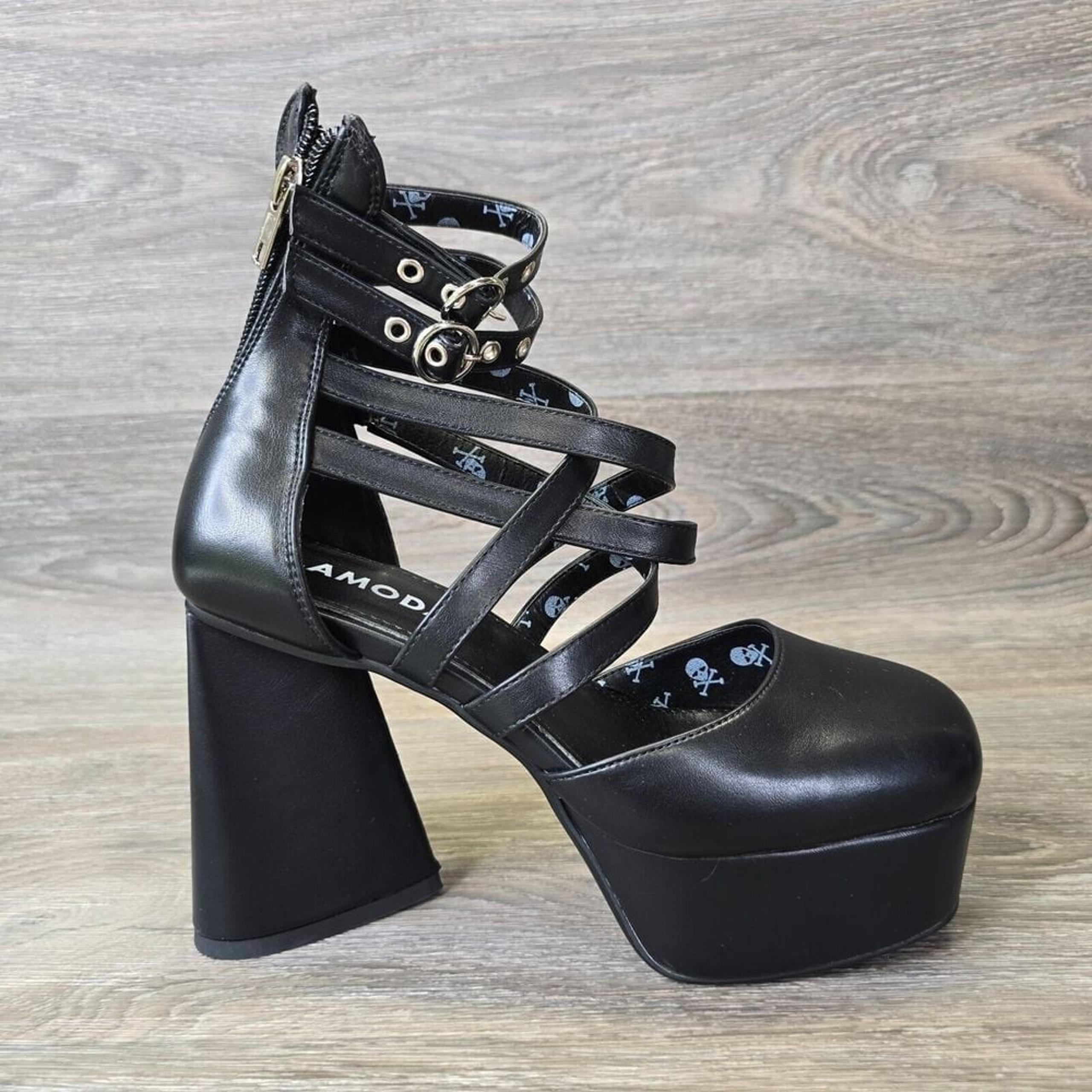 Dolls Kill Lamoda Love Language Platform Heals Women's 6 Strappy Heart Heel Goth
