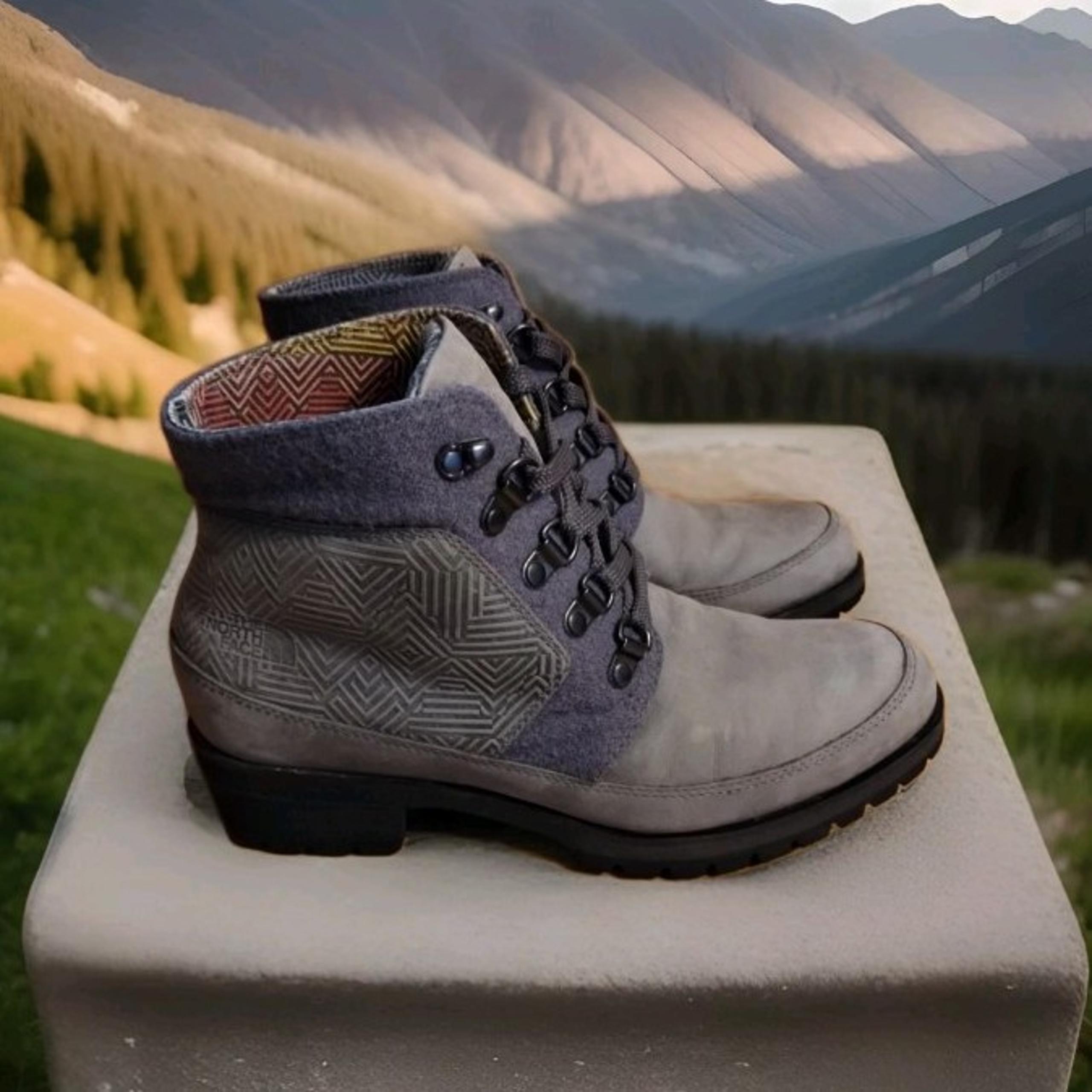 The North Face Women's Size 7 Gray Bridgeton Waterproof Ankle Lace Boots