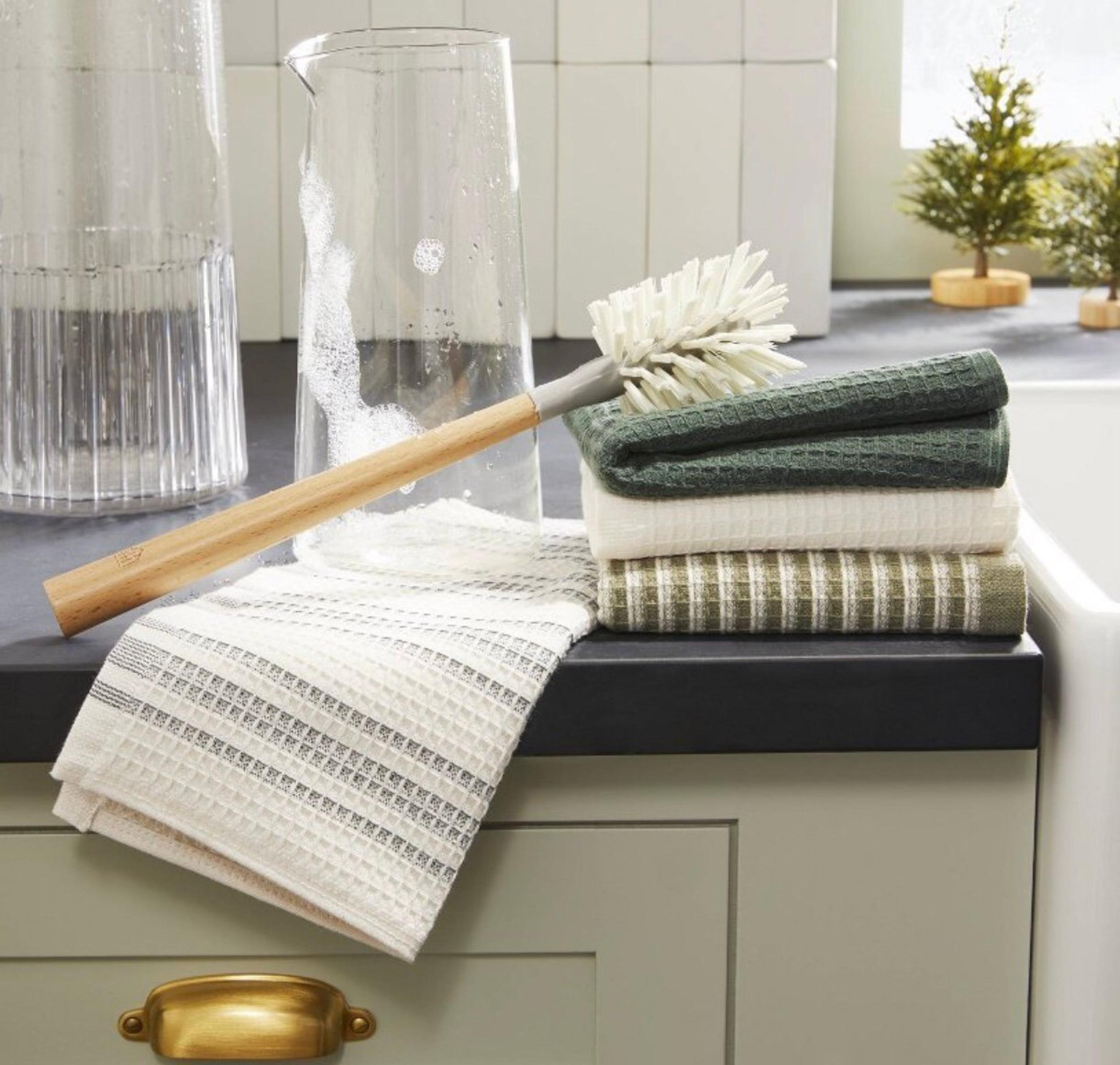 BRAND NEW WITH TAGS HEARTH & HAND KITCHEN BRISTLE BOTTLE BRUSH
