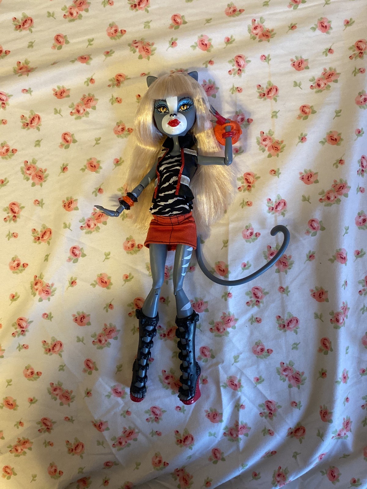 Monster High Purrsephone Doll (READ DESC)