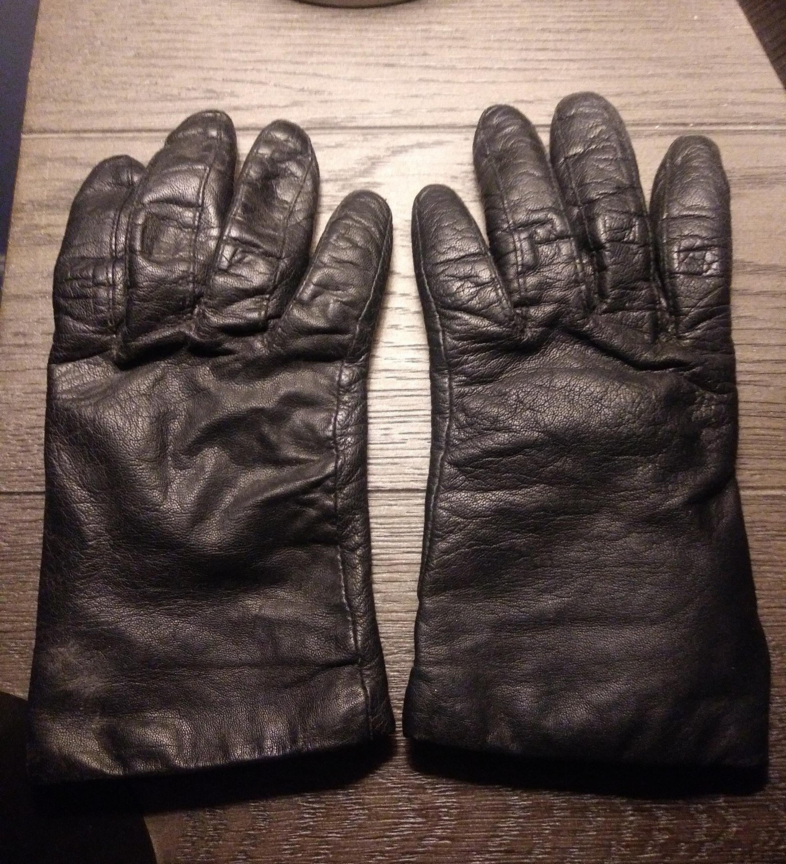 Vintage black leather gloves