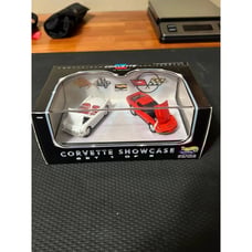 Hot Wheels Corvette Showcase Set 1 of 2 1953 C1 & 1983 C3 45th anniversary