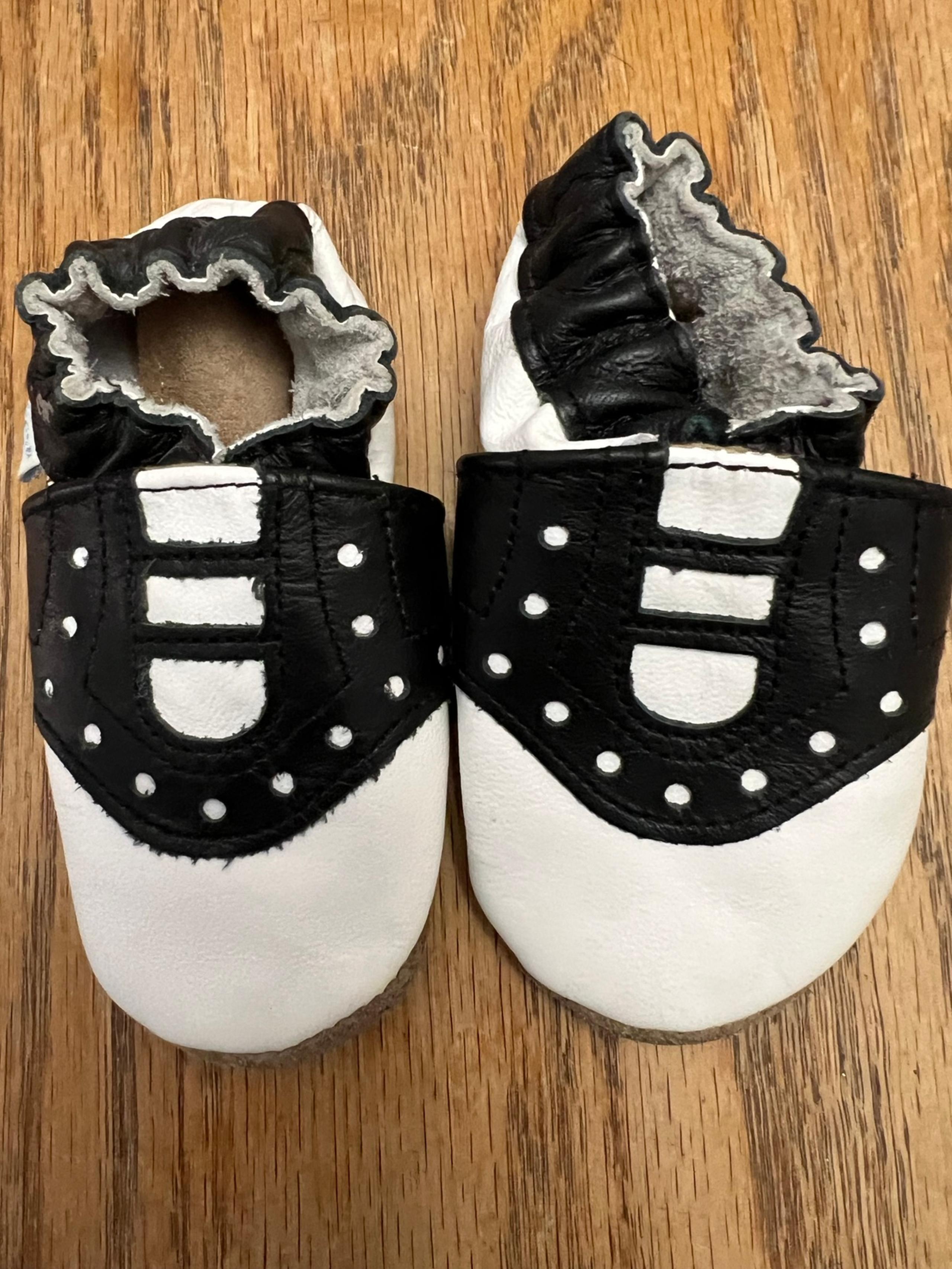 Robeez Infant Shoes - Size 0-6 Months