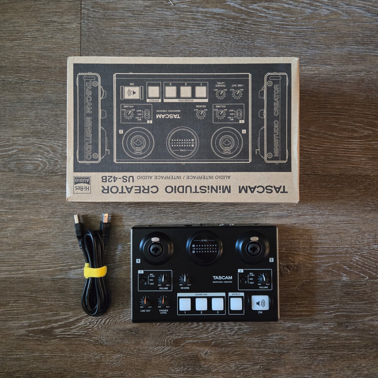 Tascam MiNiSTUDIO Creator US-42B Audio Interface