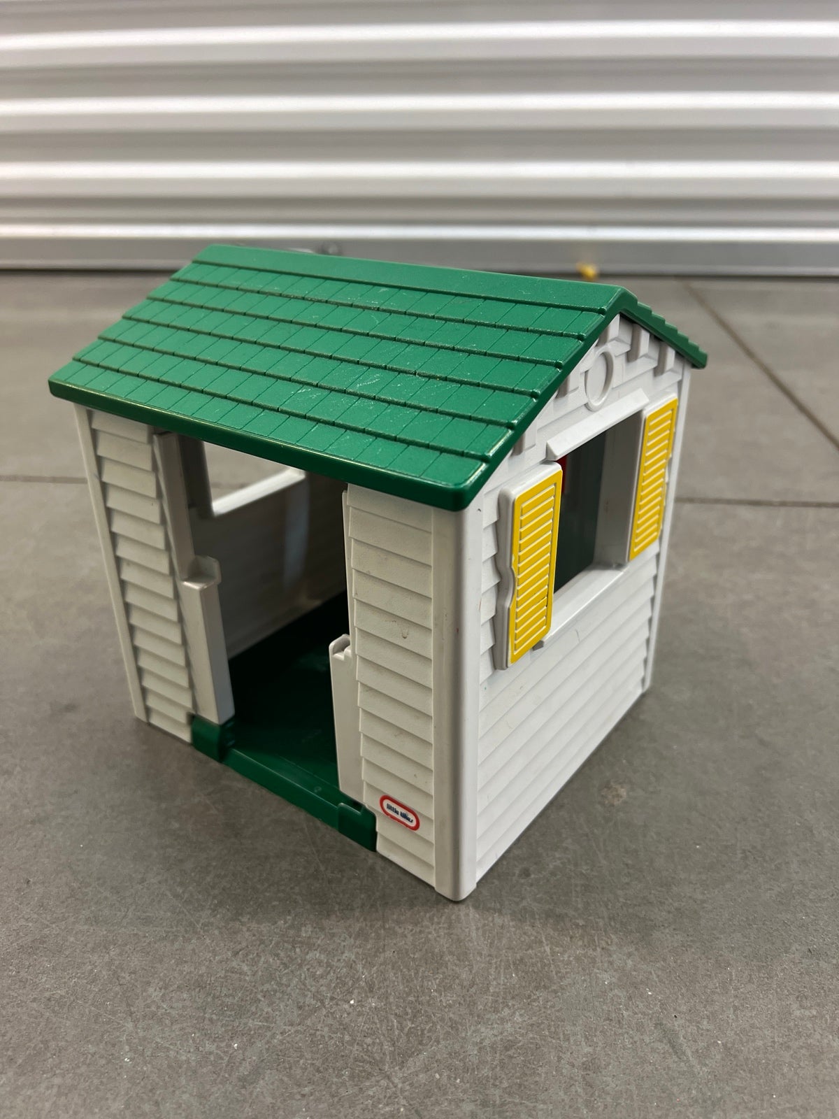 Little Tikes Vintage mini playhouse