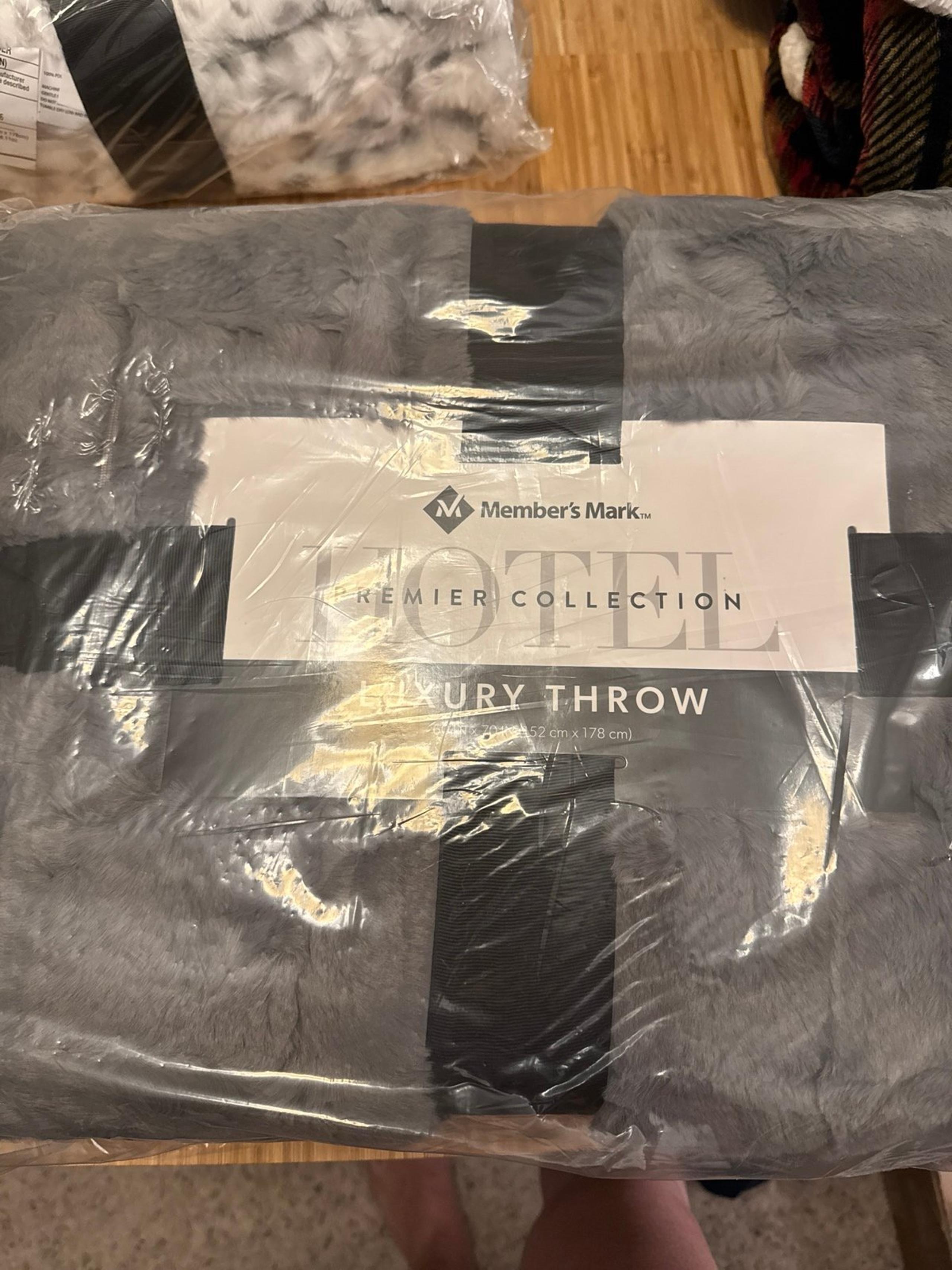 members mark luxury throw