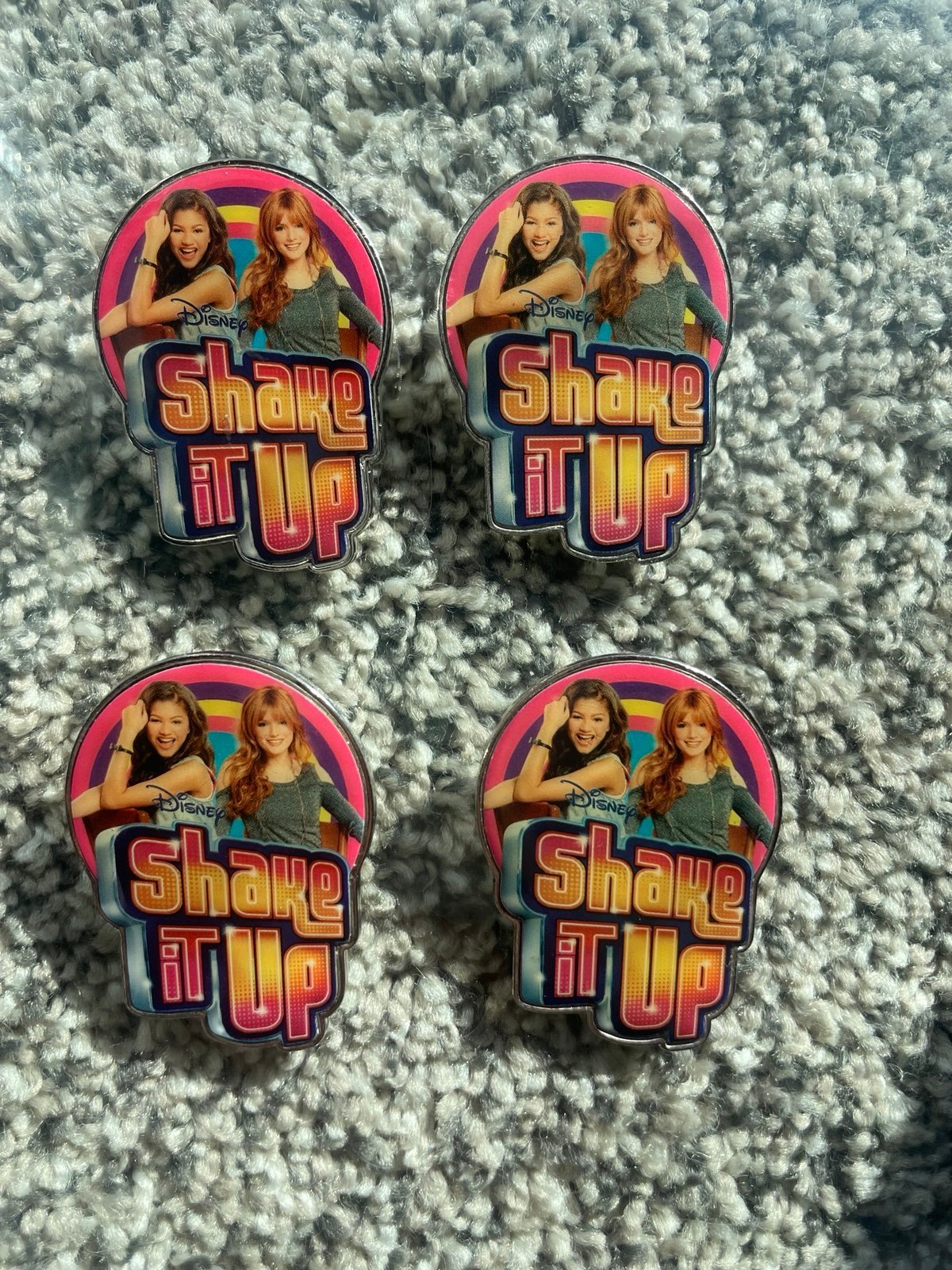 Disney Shake It Up Trading Pin 2014 - Bella Thorne & Zendaya X4