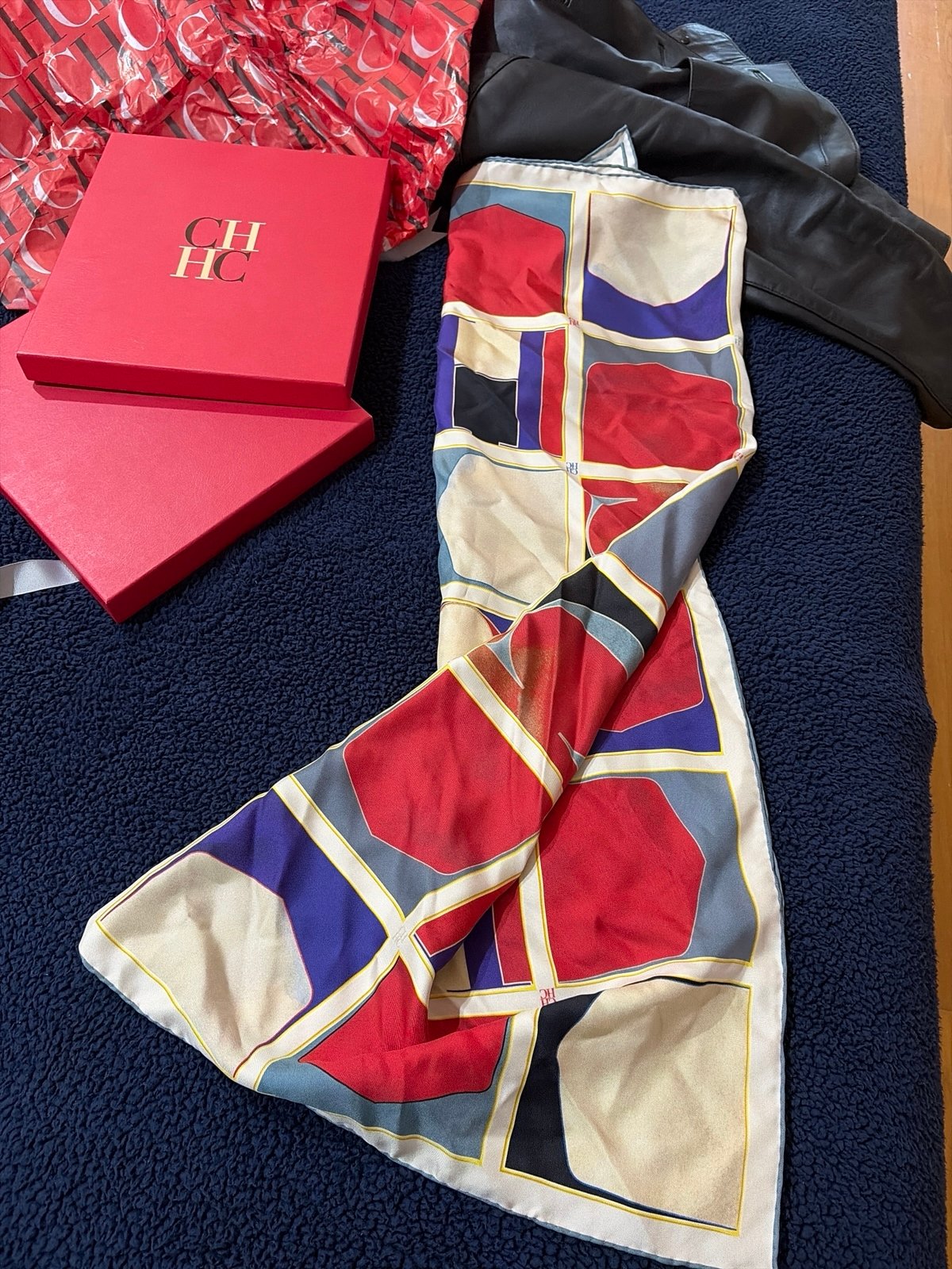 CAROLINA HERRERA 90cm X 90cm silk scarf