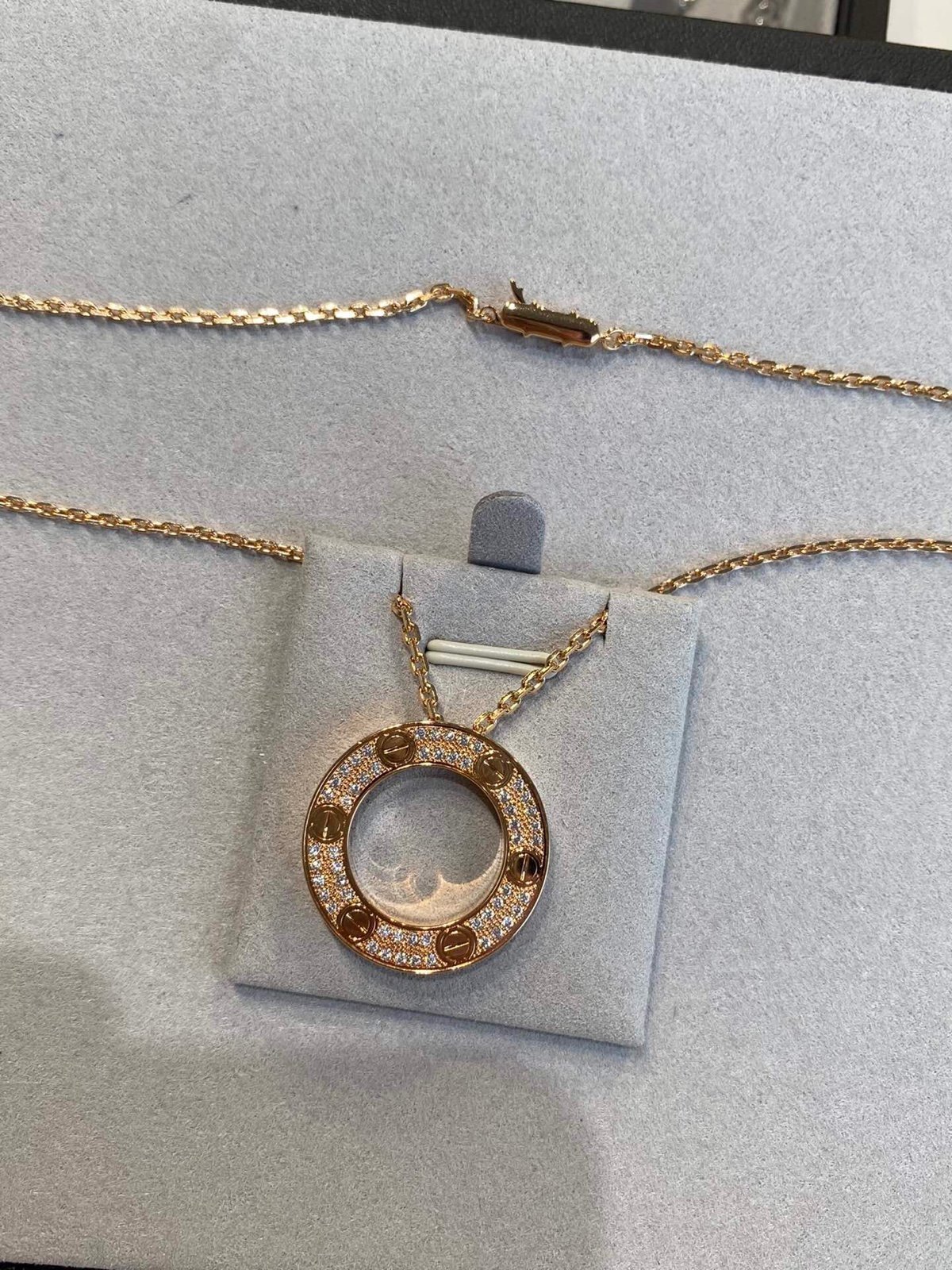 Pendant in 18K yellow gold with diamond