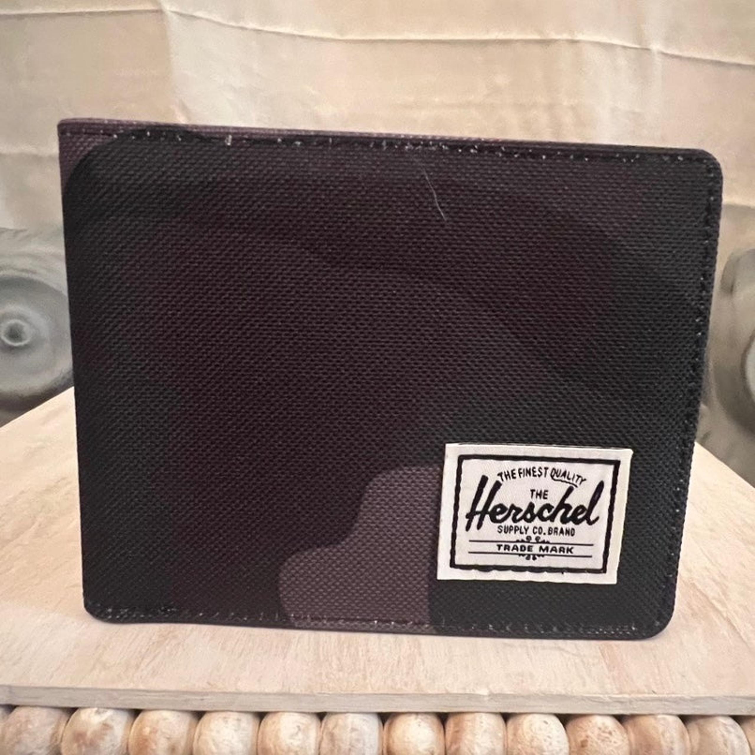 Herschel Supply Co. Men's Roy Wallet: Night Camo