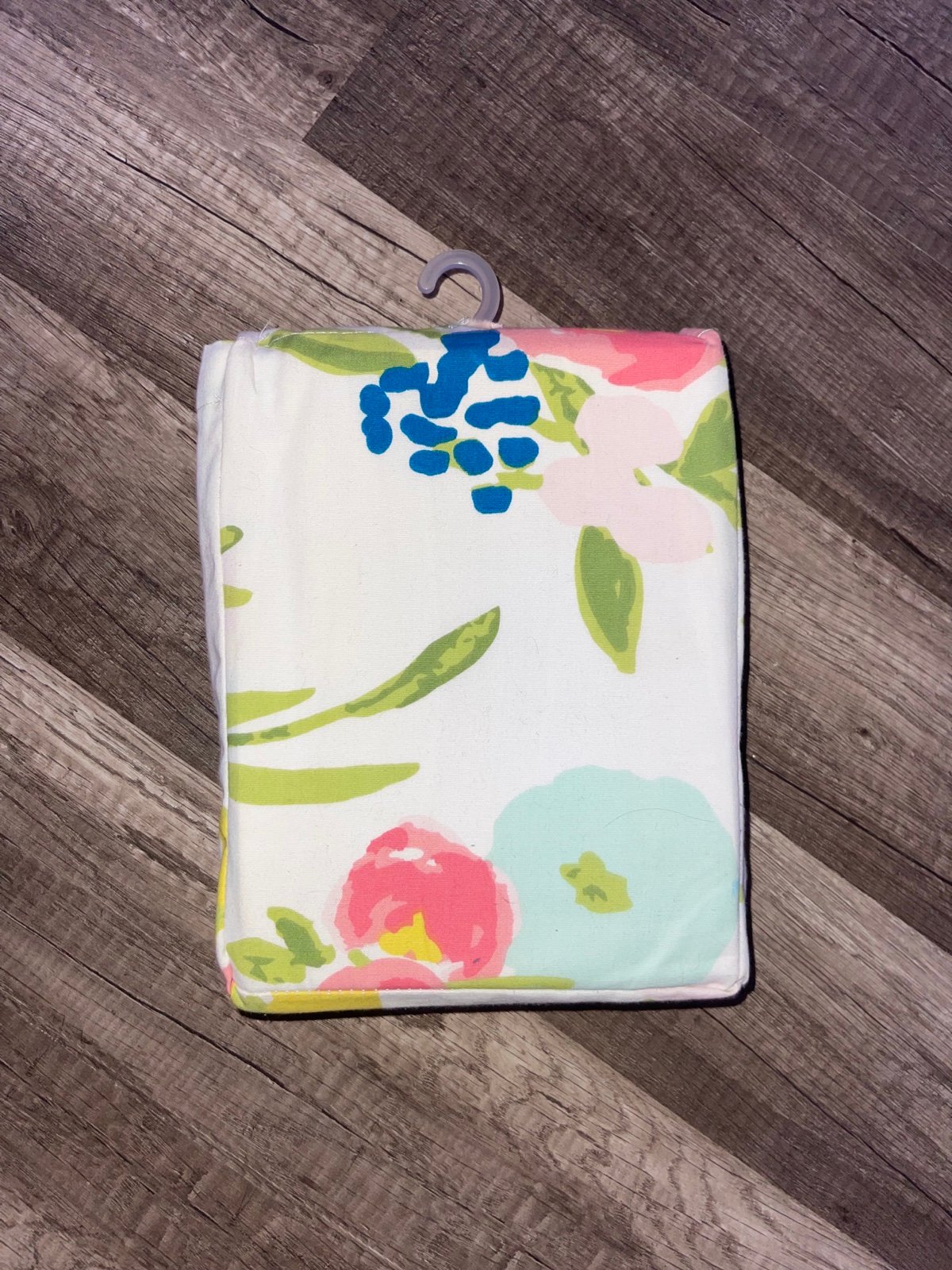 Floral crib sheet set