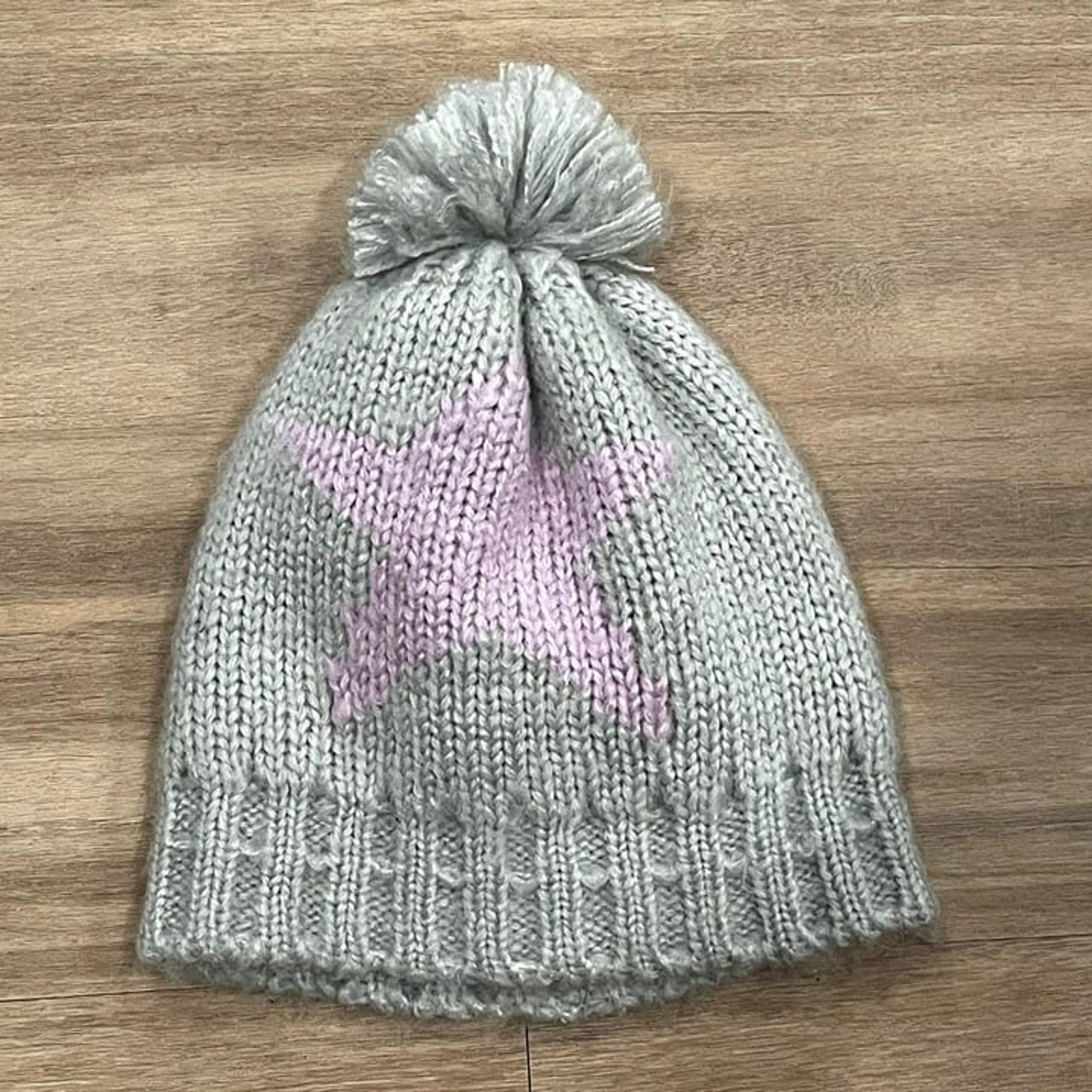 Kids winter hat with star design and pom pom-size 4T