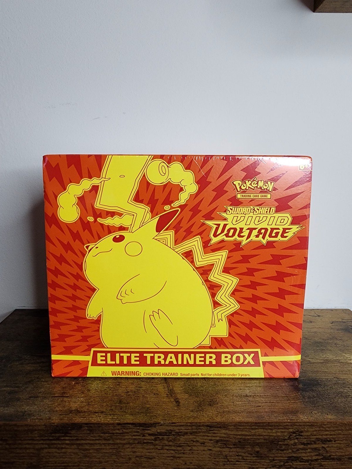 Vivid Voltage Elite Trainer Box - SWSH04: Vivid Voltage - Factory Sealed