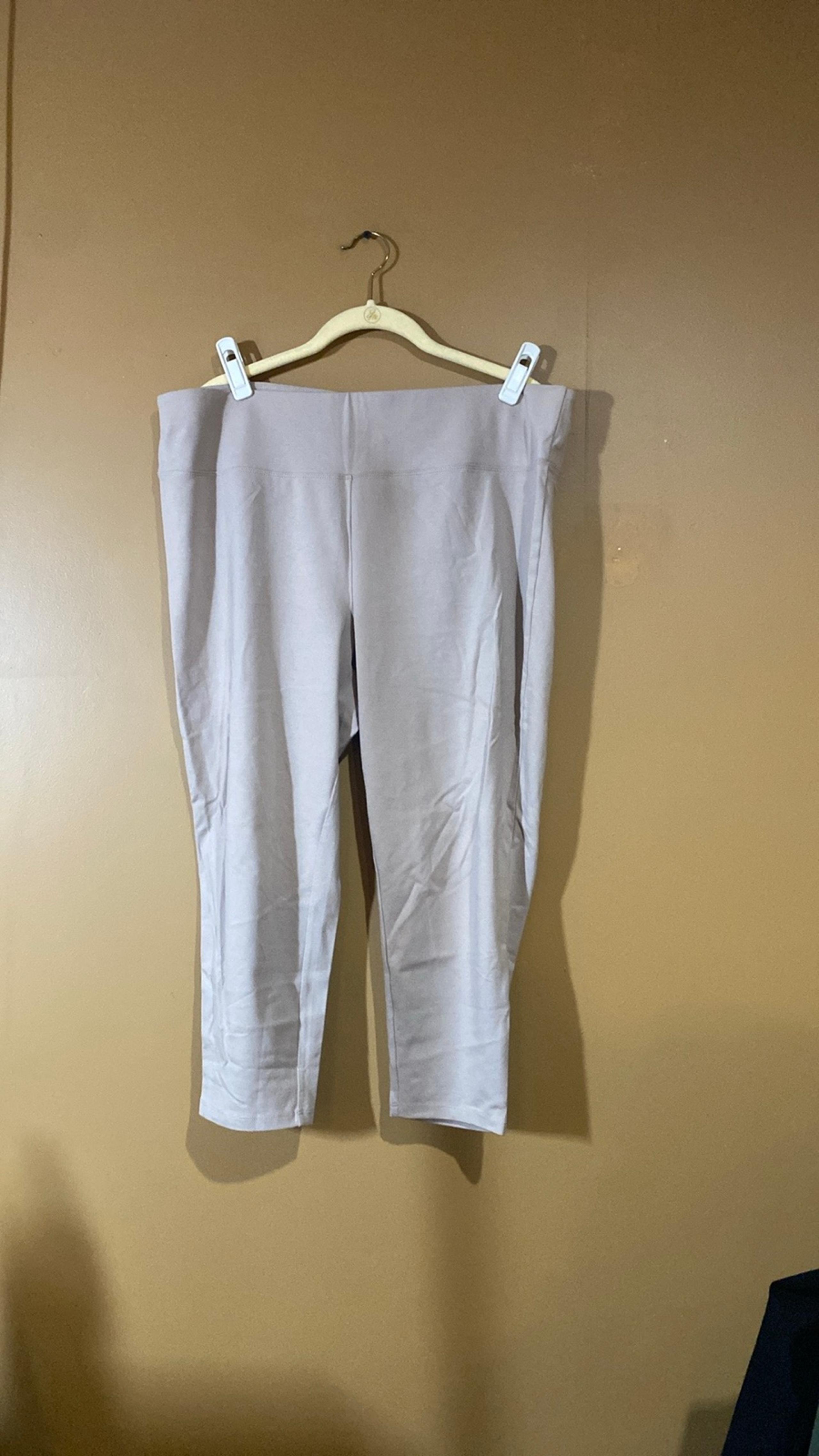 295 DG2 by Diane Gillman Beige pull up capri pants. Size XL 93%cotton 7%spandex