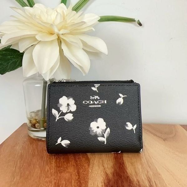NWT Coach Bifold Wallet With Floral Print