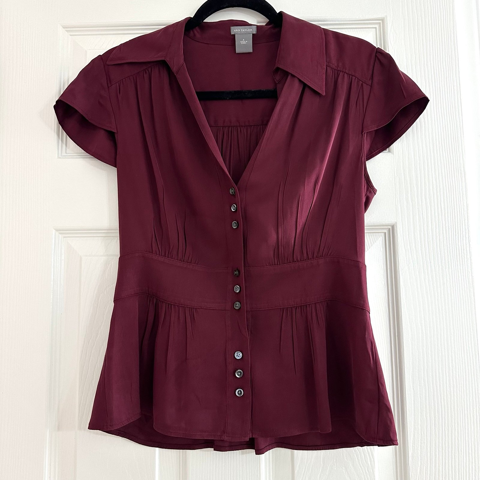 Y2K Ann Taylor Silk Button Up V-Neck Short Cap Sleeve Blouse Top Collared Sz 6