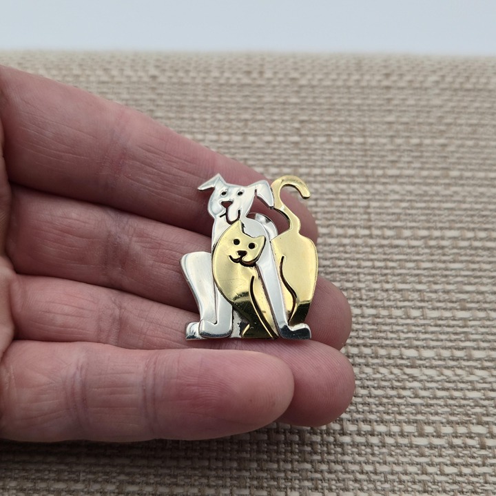 Gol Plated Over Sterling Silver Dog And Cat Pin A3915