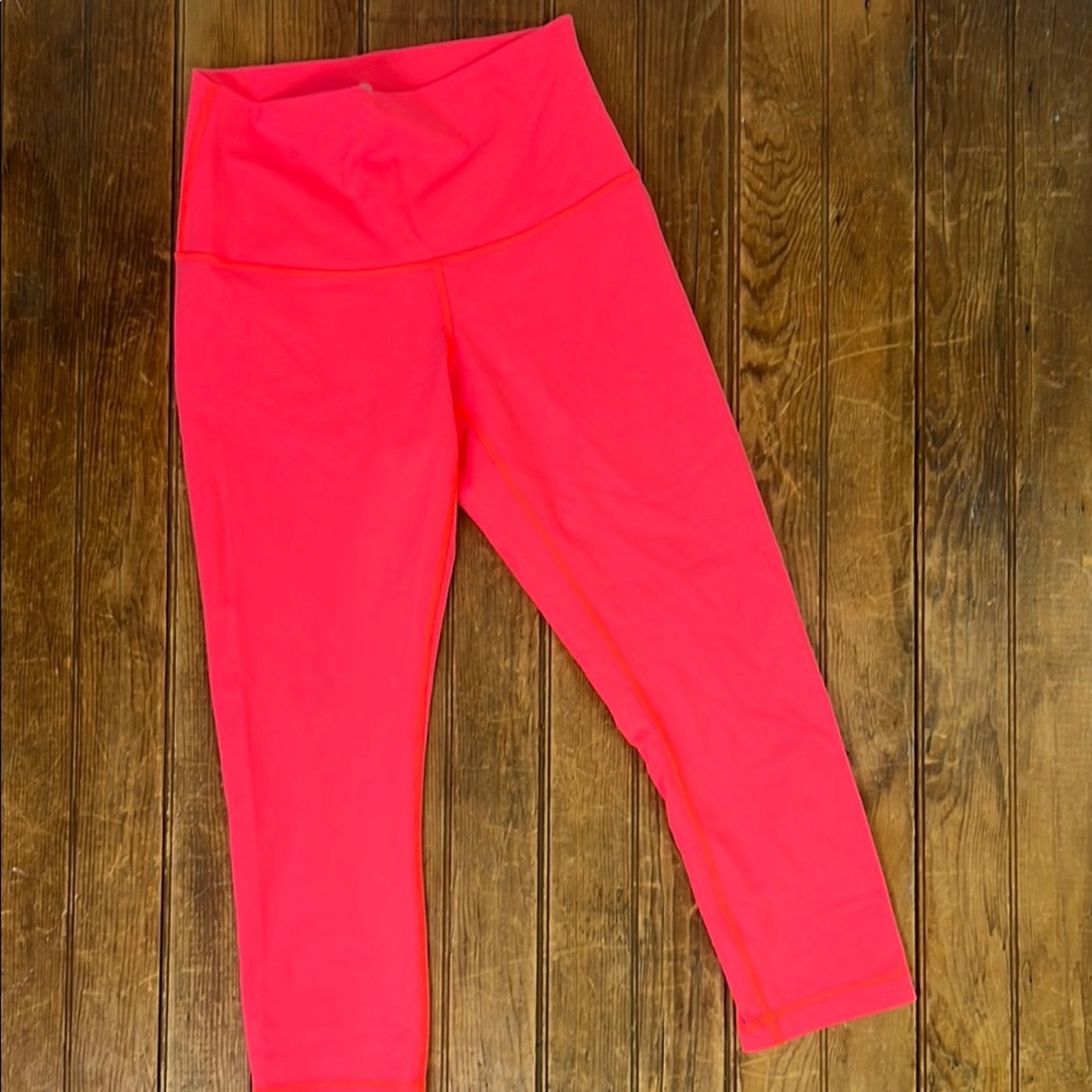 Women’s Lululemon hot pink Capri leggings, high or low waist