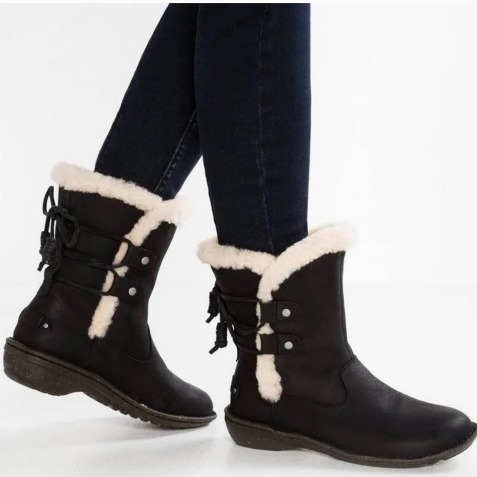 UGG Akadia Black Shearling Boots 6