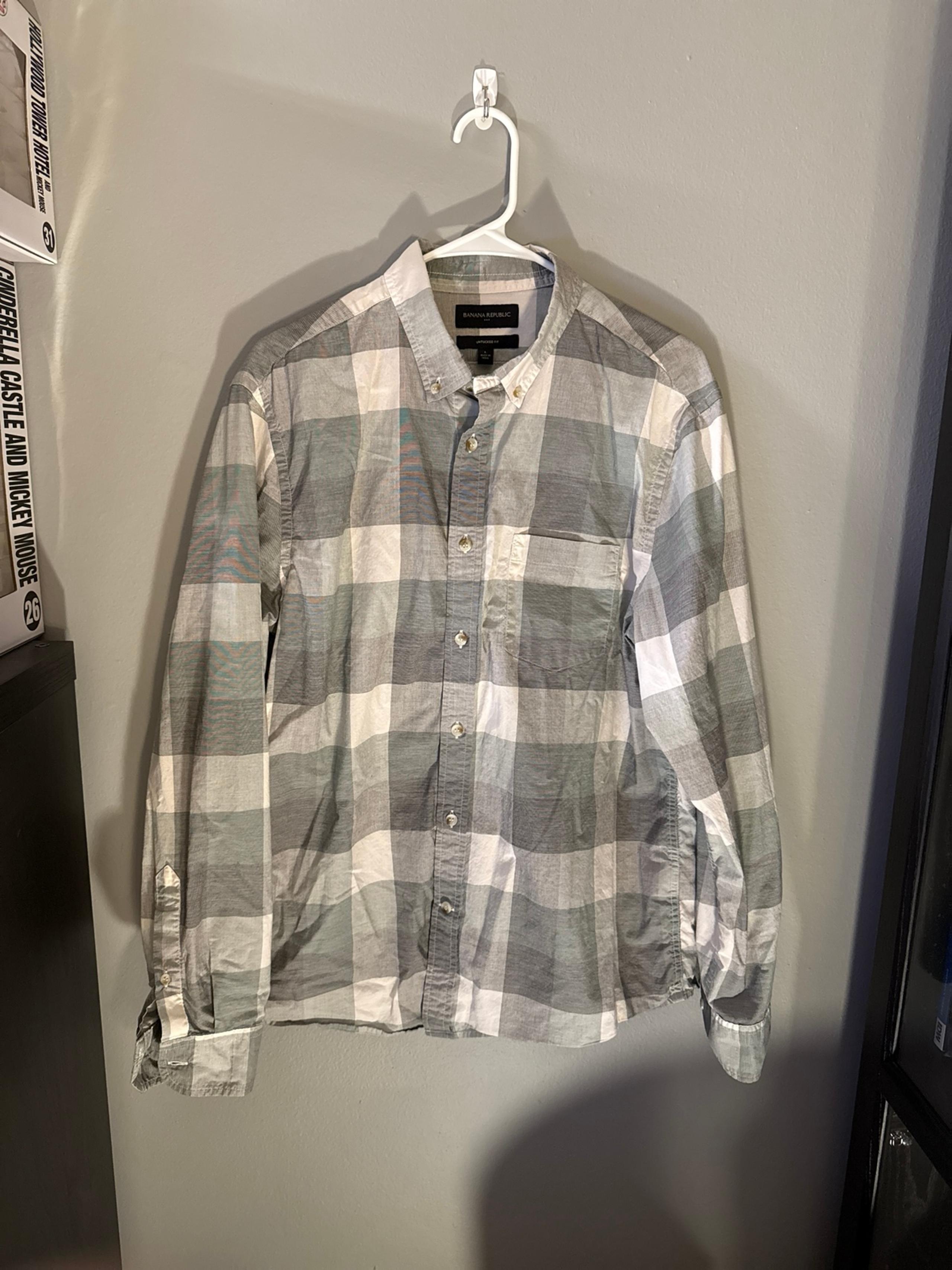 Banana Republic Untucked Fit Long Sleeve Shirt Size - L