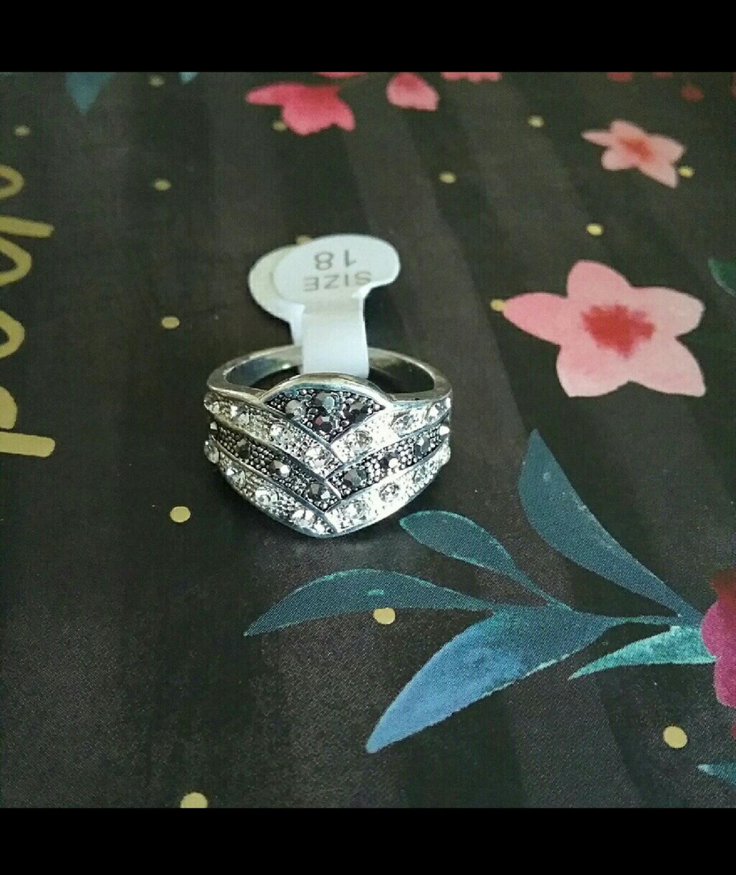 Marcasite Style Ring "Royal Crown"