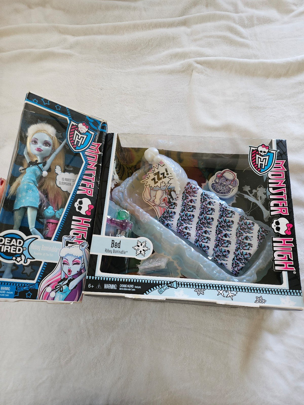 NIB HTF Monster High Abbey Bominable Ice Bed Playset 2012 Mattel & Dead Tired