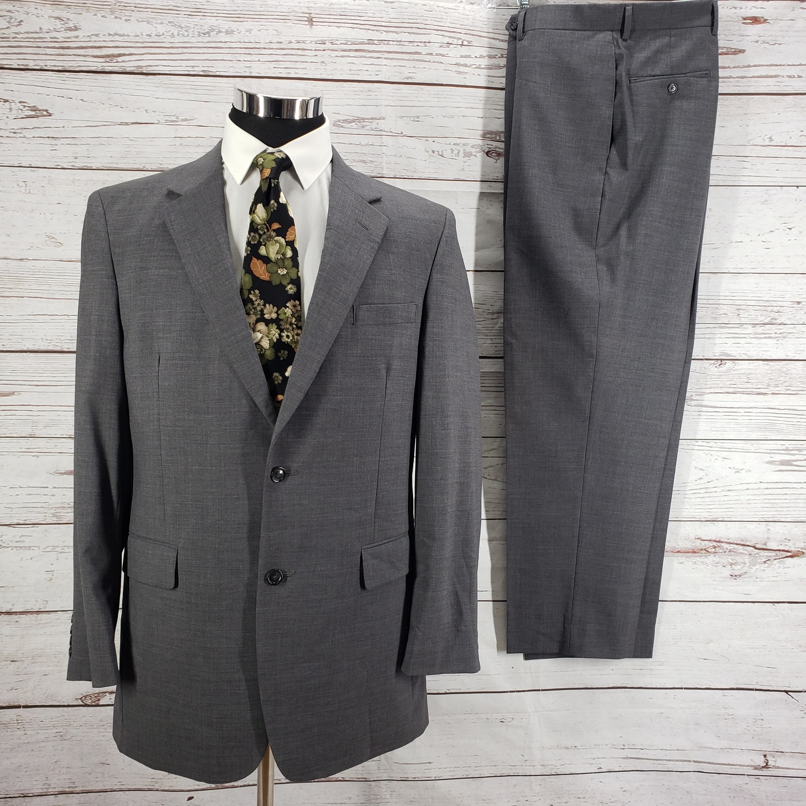 Jos. A. Bank Men's Gray 100%Wool 2 Piece Suit Set Size 42L