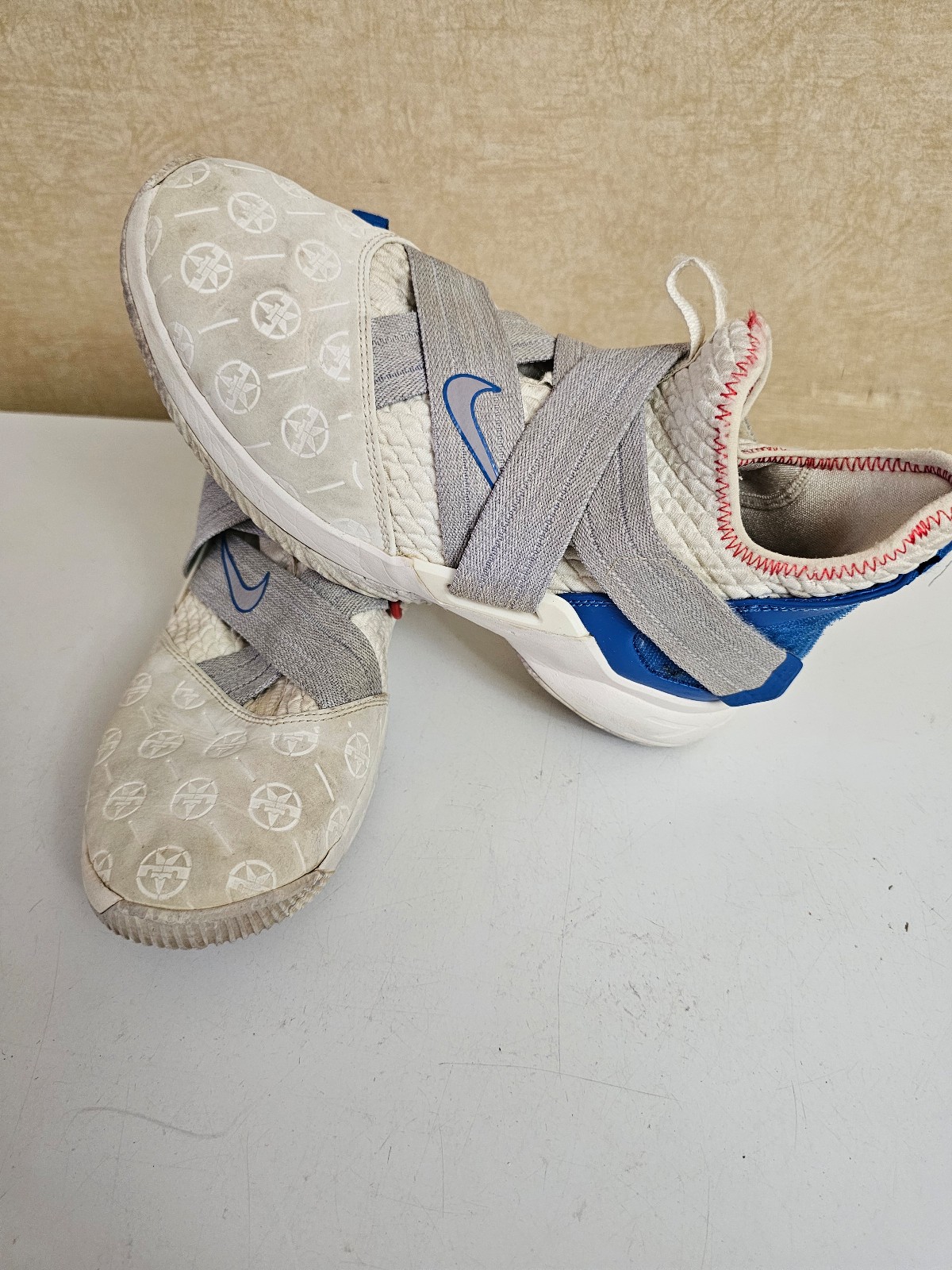 Nike LeBron Soldier 12 basketball shoes Sz 7 Youth