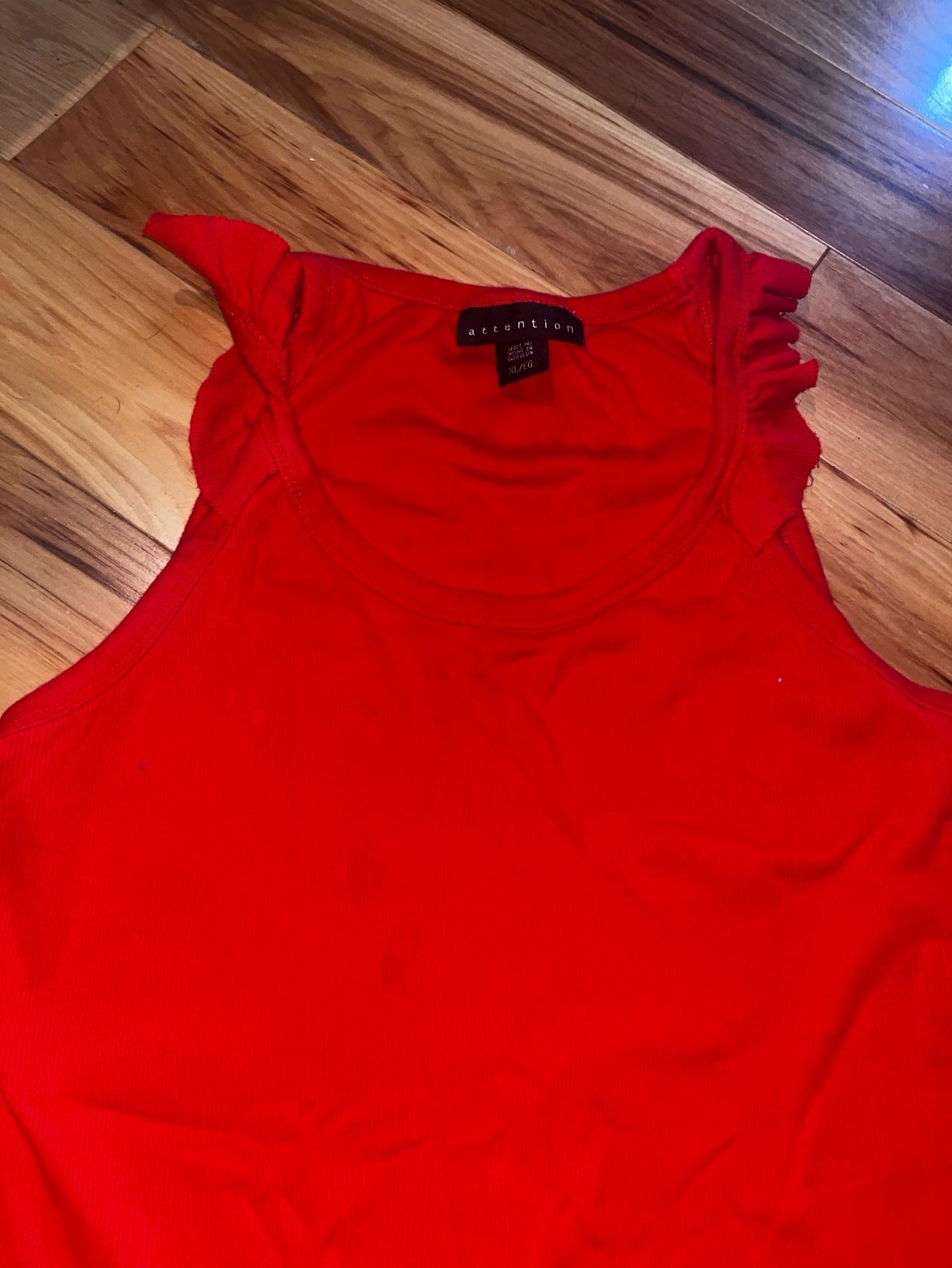 Red tank top attention XL