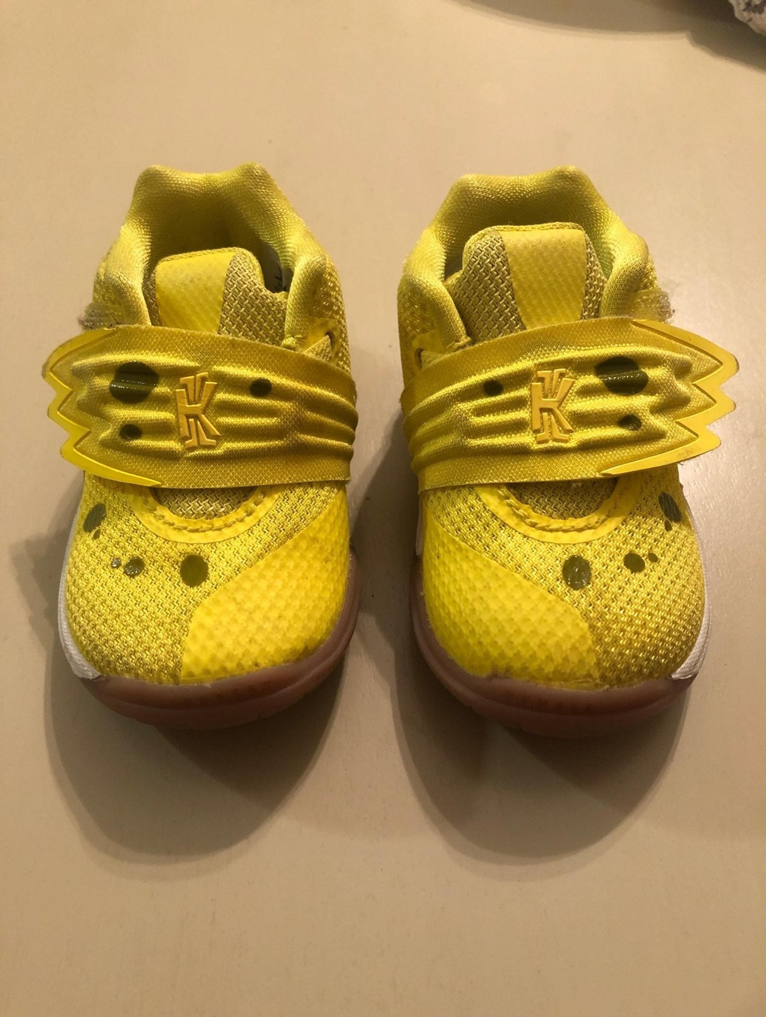 KYRIE 5 SPONGEBOB SQUAREPANTS size 3c