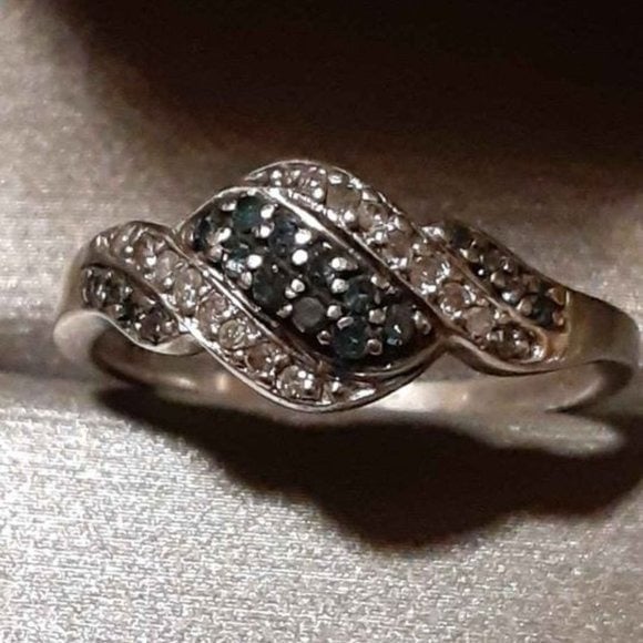 Blue/White Diamond Ring