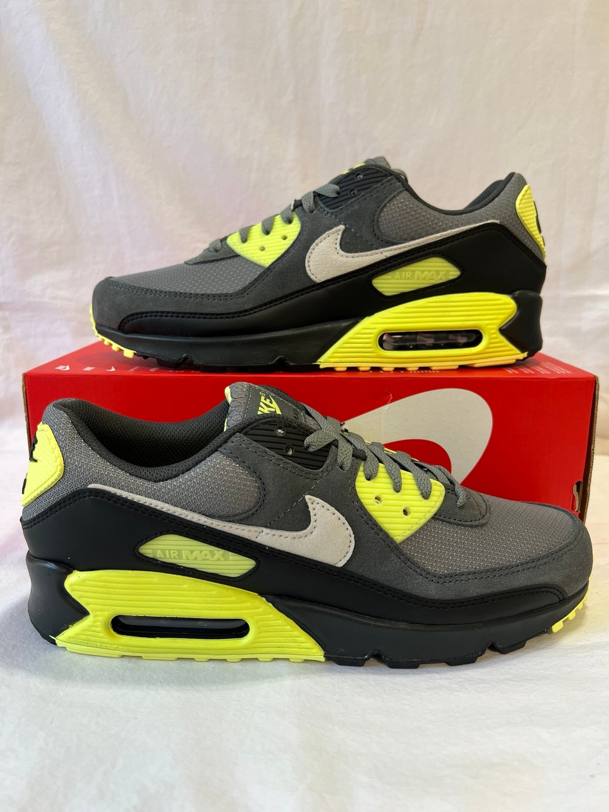 Nike Air Max 90 Smoke Grey Light Lemon Twist Men’s Size 10.5 Brand New