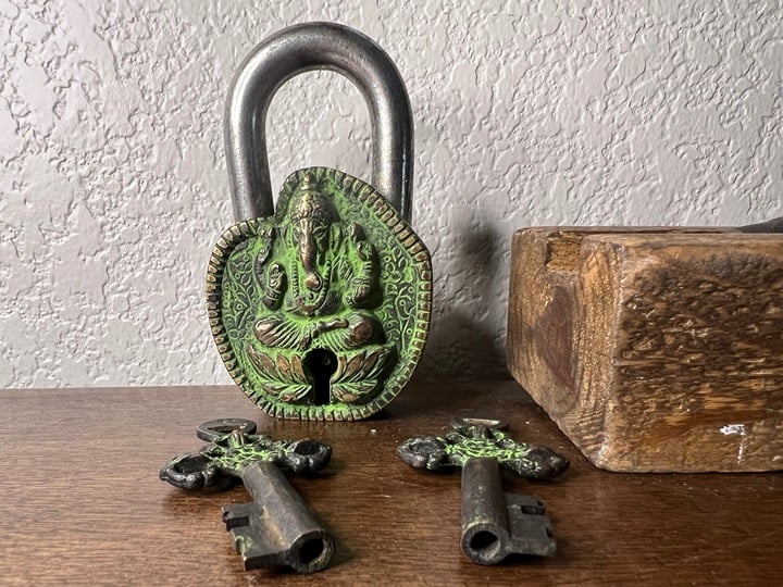 Antiqued brass or bronze pad lock with 2 keys