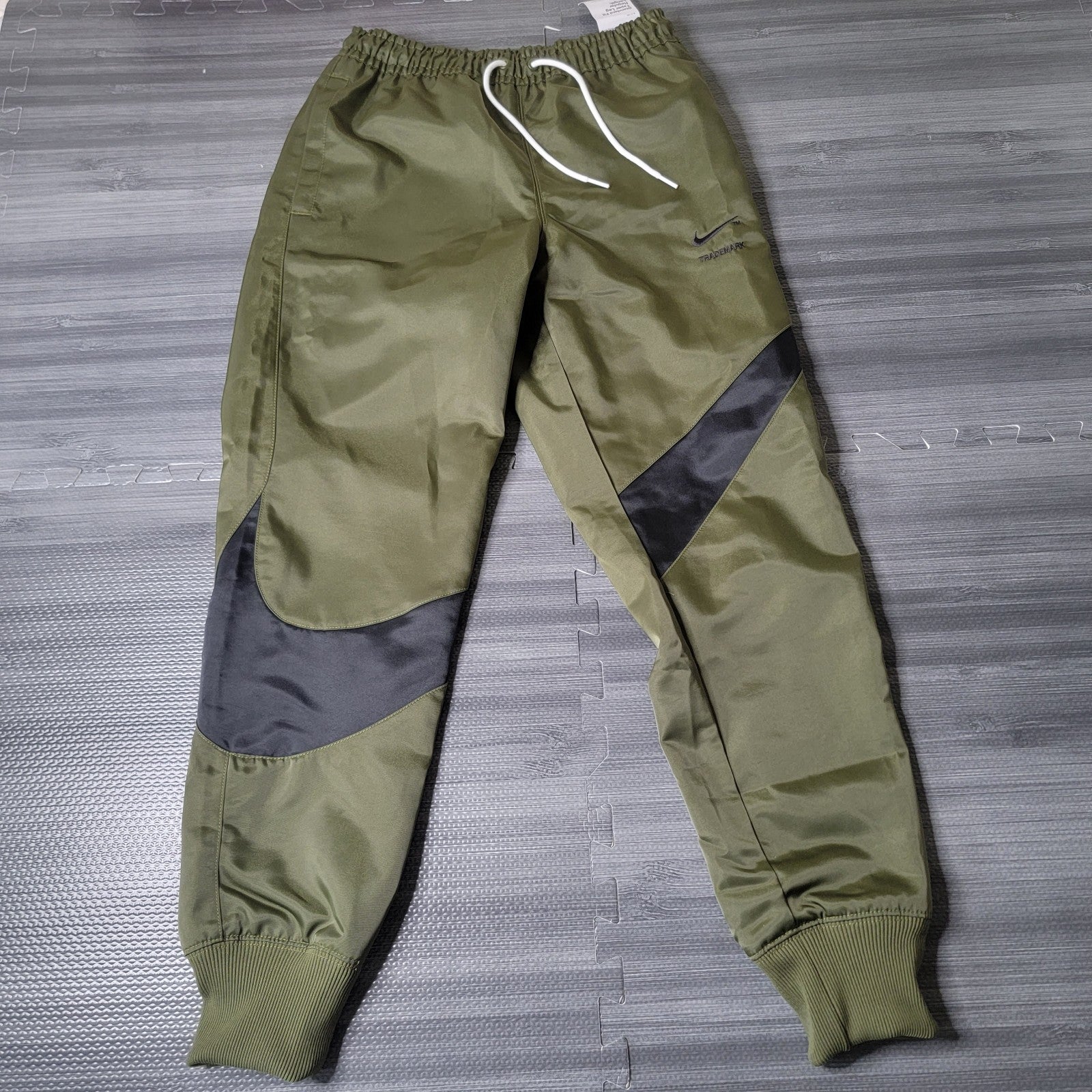 Nike Sportswear Water Repellent Swoosh Joggers Green Pants Size Small DD6057-326