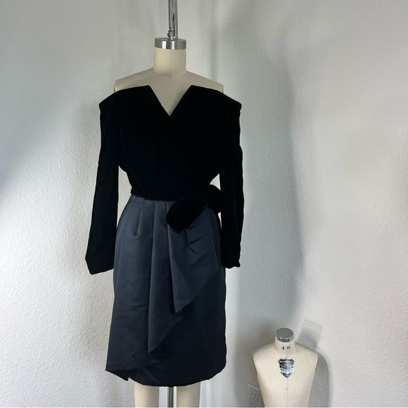 VTG 80's Victor Costa Off the Shoulder Evening Black Velvet Satin Dress