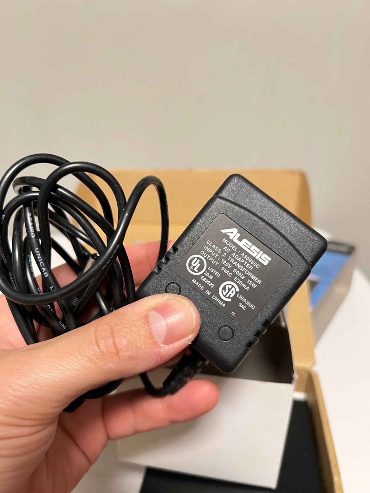 Alesis Vocal Zapper open box - detail