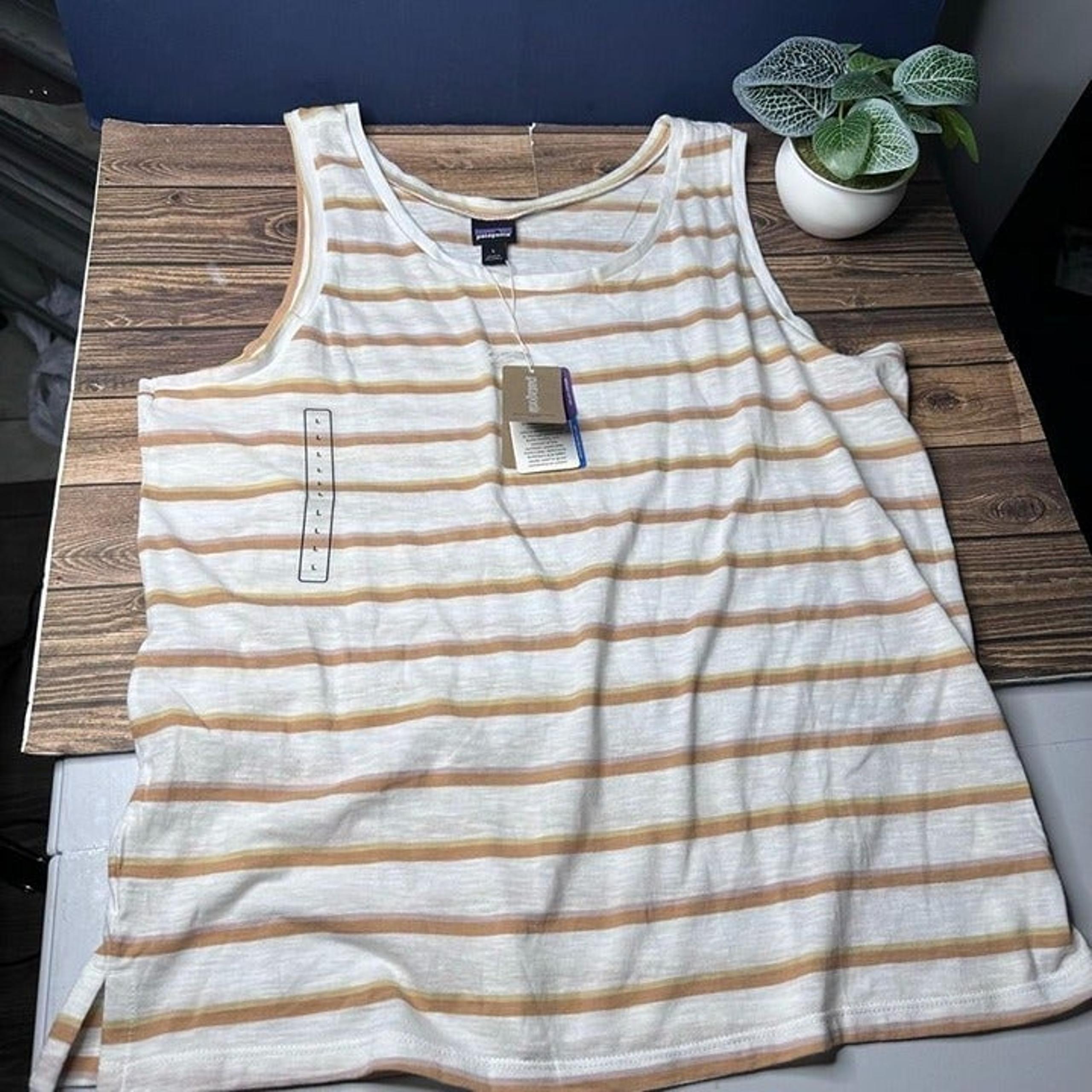 Patagonia Women's Mainstay Tank NWT Size Large (Sunset Stripe Birch White)