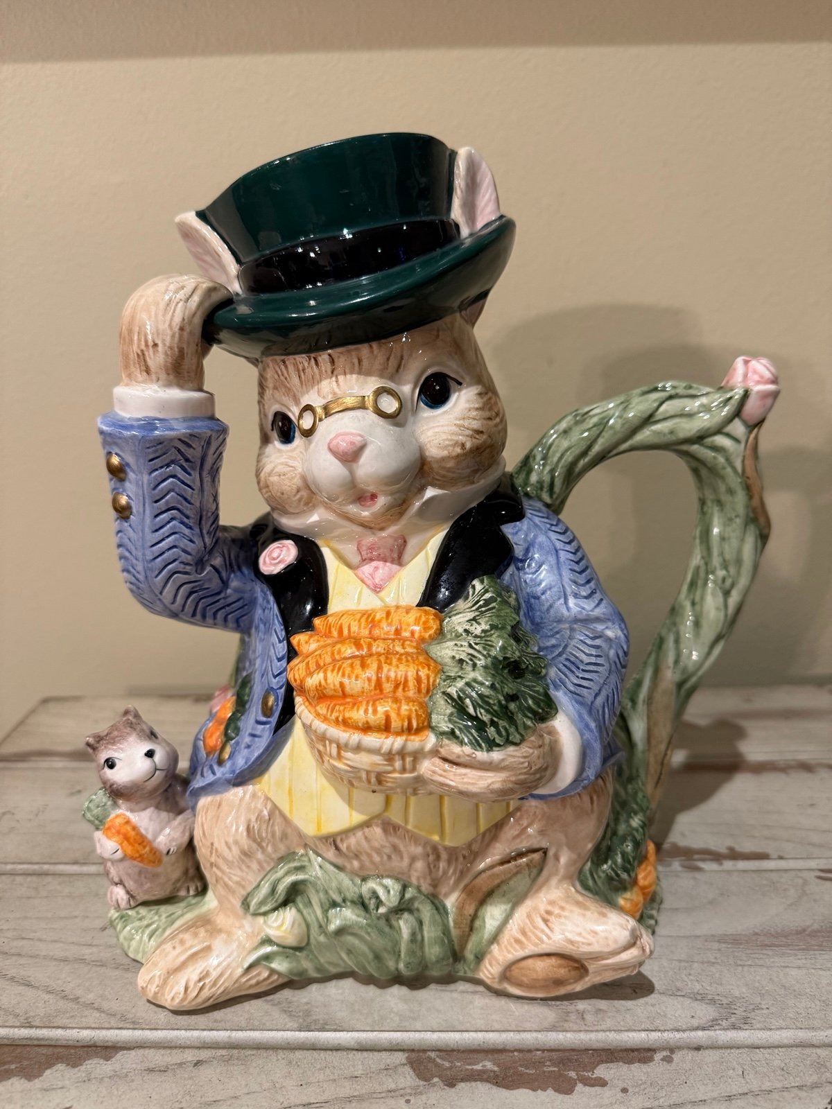Rabbit in Top Hat Squirrel Carrots Pitcher Omnibus Fitz and Floyd 1998 1 1/2 Qt.
