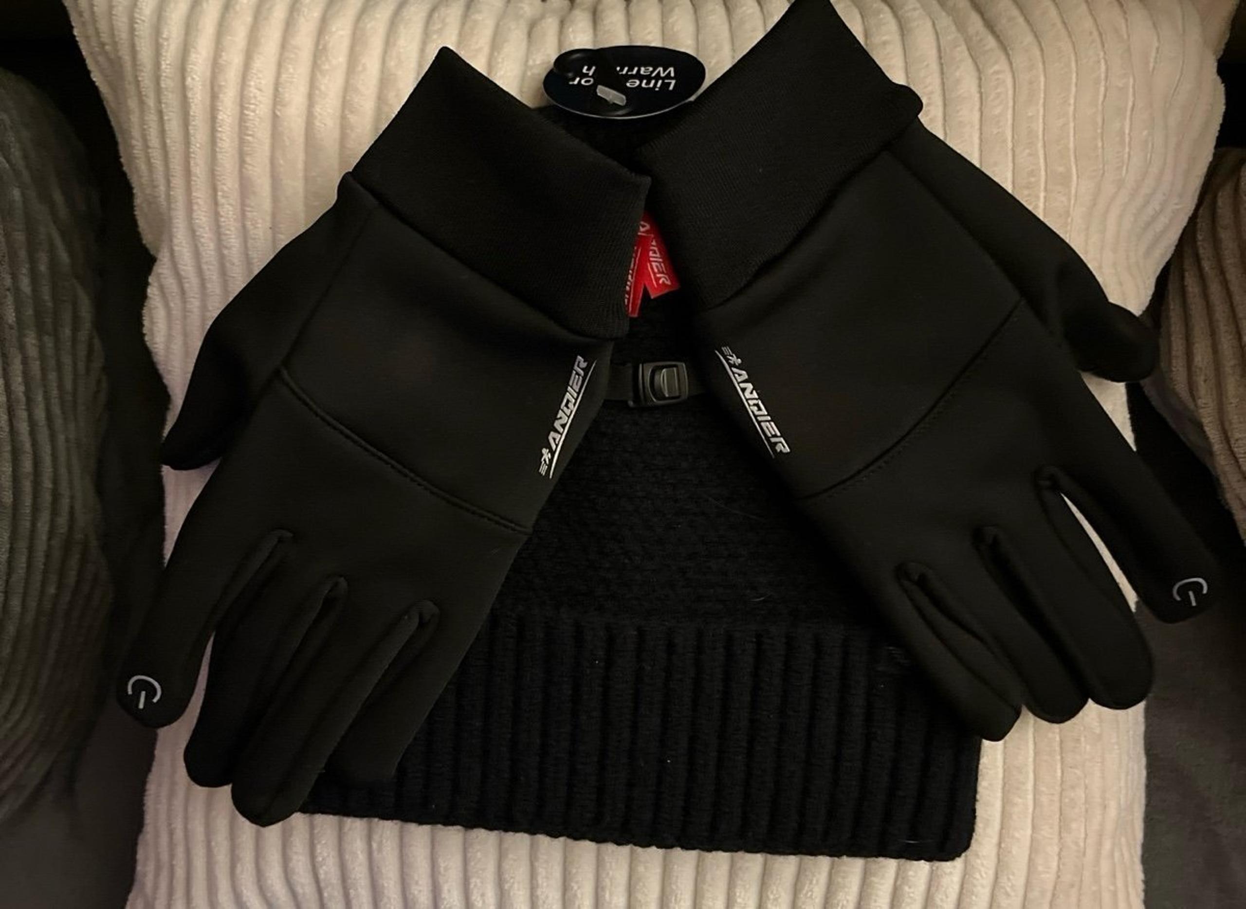 New black Dockers Men's  Knit Beanie Hat plus anqier  winter gloves