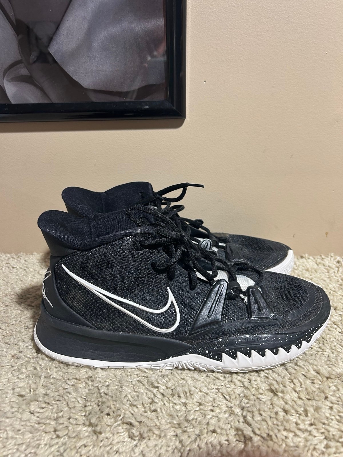 Nike Kyrie TB Sz 9 Black White Basketball Shoes DD7767-001